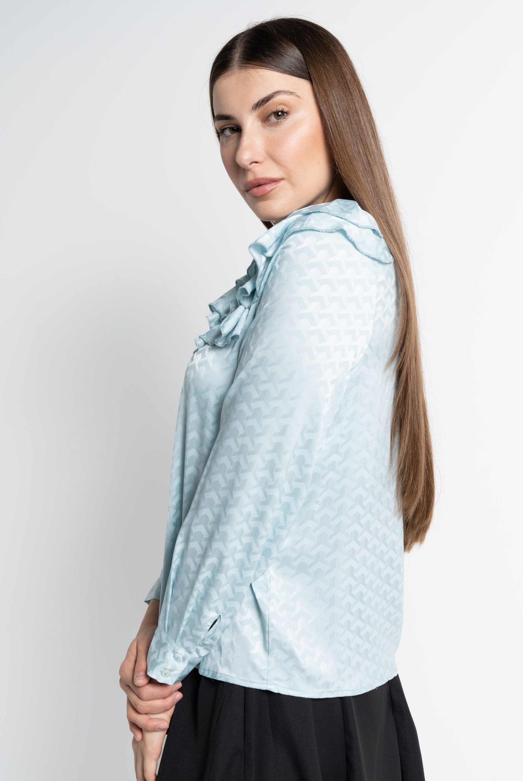 نتشي بلوزة بأكمام طويلة بأزرار أمامية منقوشة نسائية