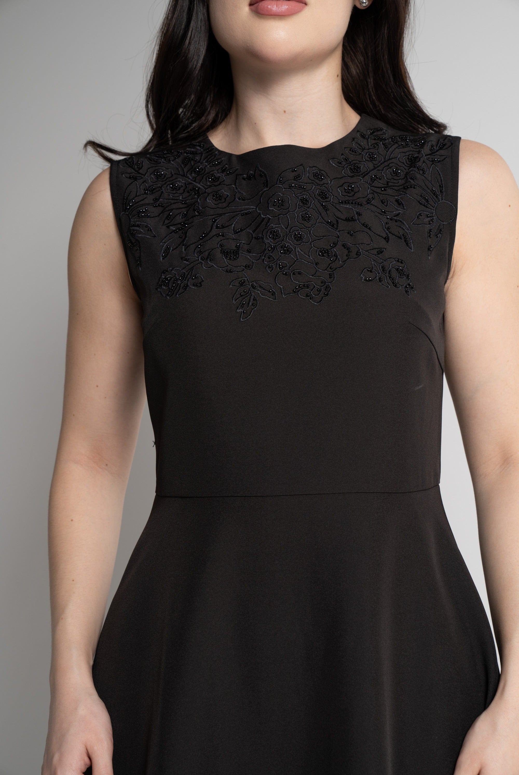 نتشي فستان ميدي بلا أكمام سادة منفوش نسائي