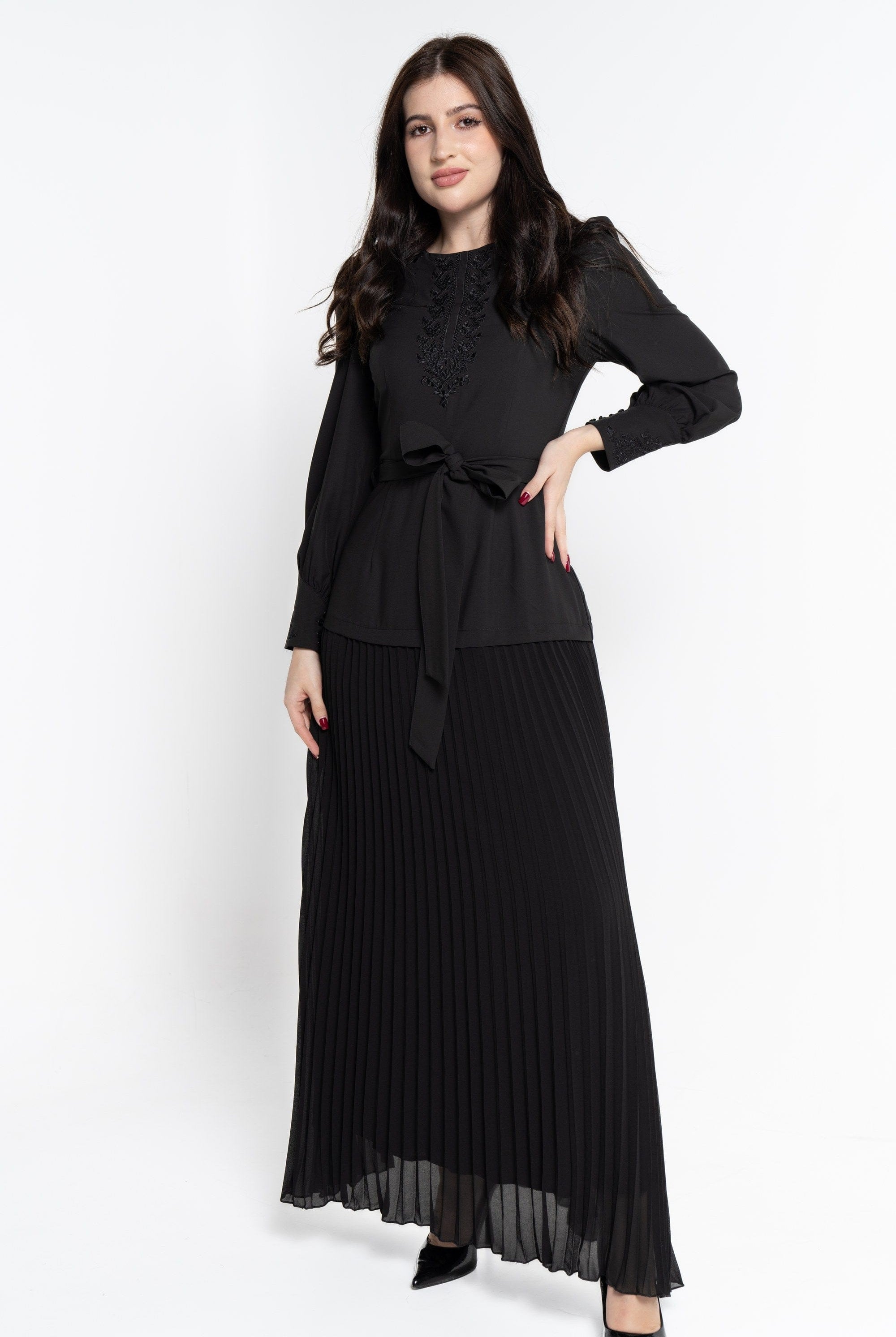 نتشي فستان ماكسي بأكمام طويلة بليسيه برباط أمامي نسائي