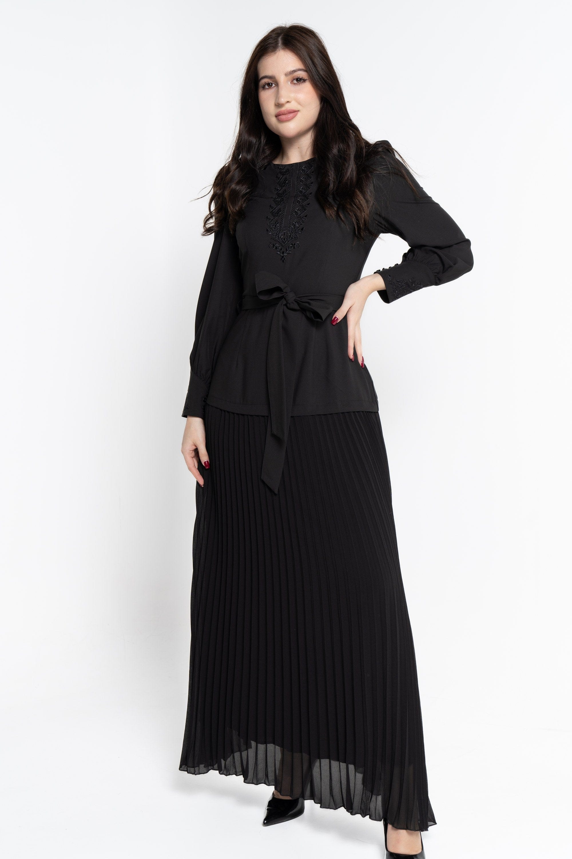 نتشي فستان ماكسي بأكمام طويلة بليسيه برباط أمامي نسائي