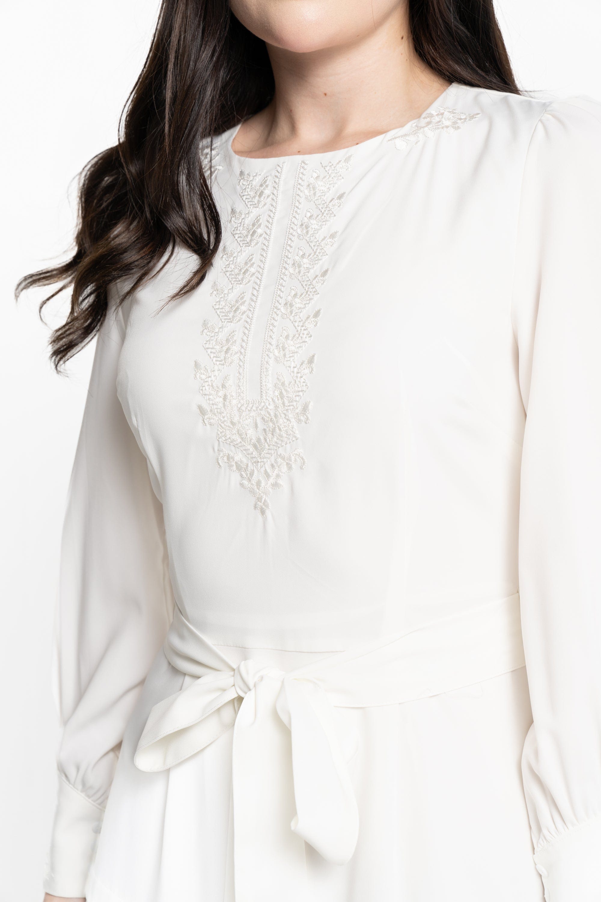 نتشي فستان ماكسي بأكمام طويلة بليسيه برباط أمامي نسائي