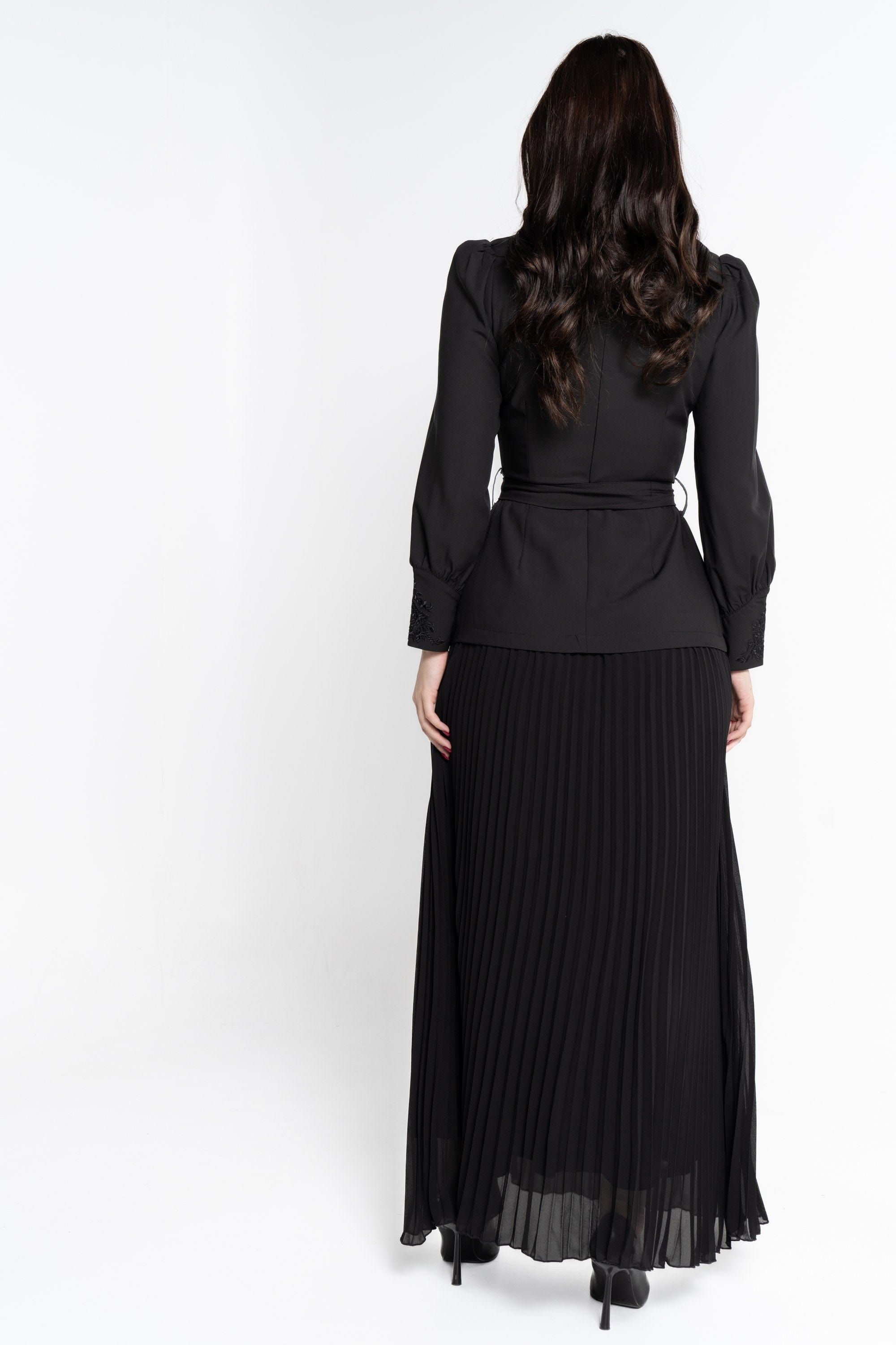 نتشي فستان ماكسي بأكمام طويلة بليسيه برباط أمامي نسائي