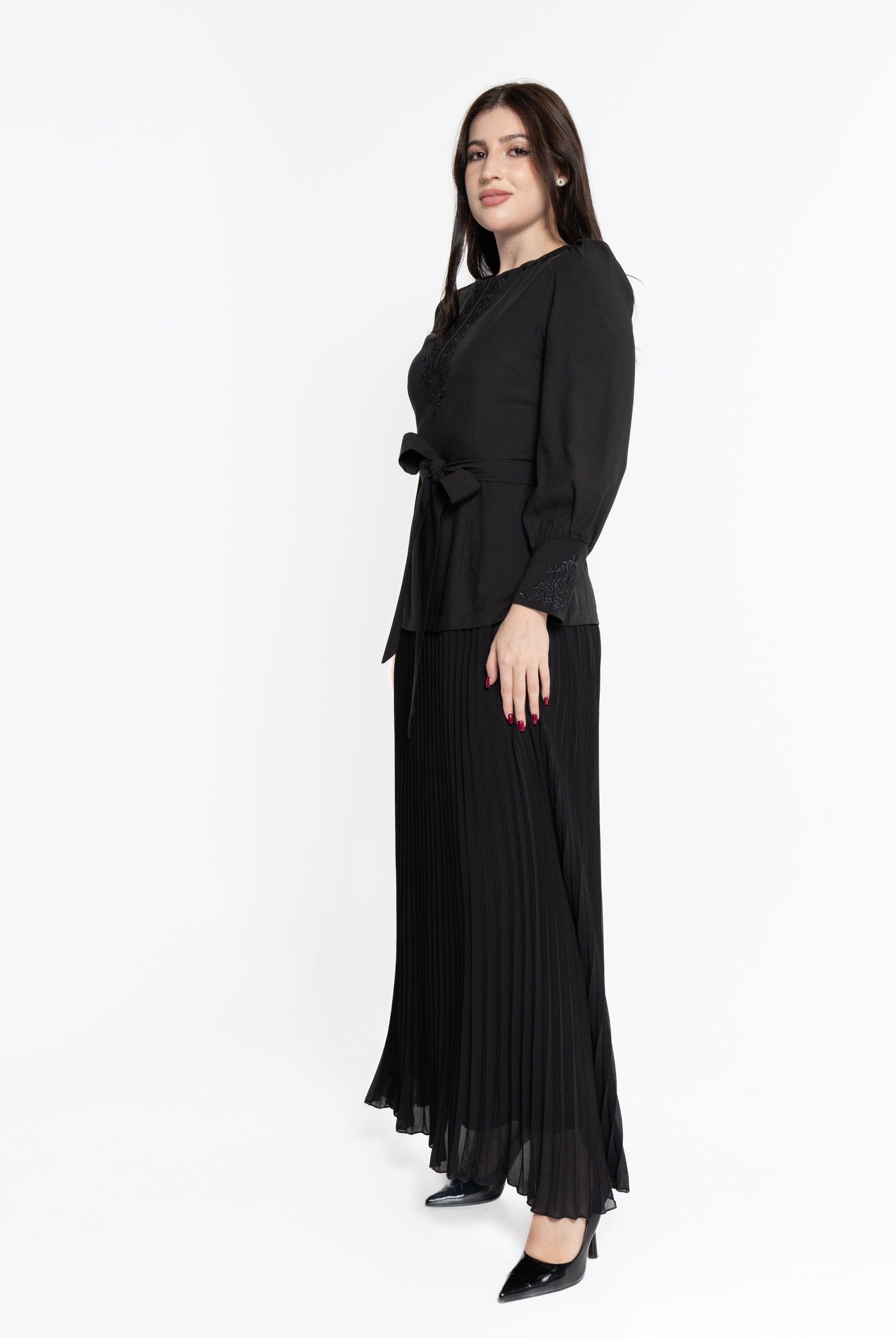 نتشي فستان ماكسي بأكمام طويلة بليسيه برباط أمامي نسائي