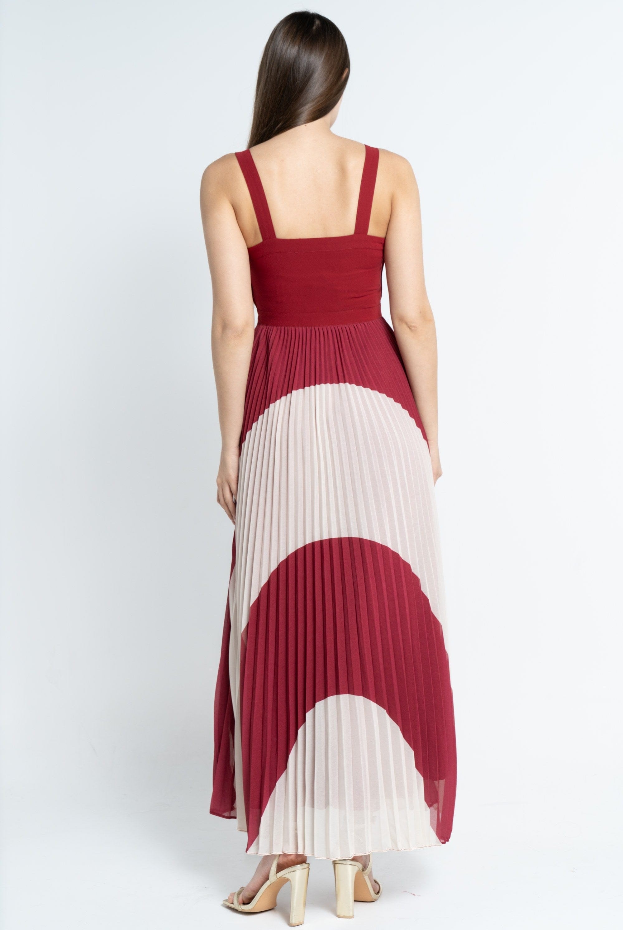 نتشي فستان ماكسي بدون أكمام بحمالات عريضة