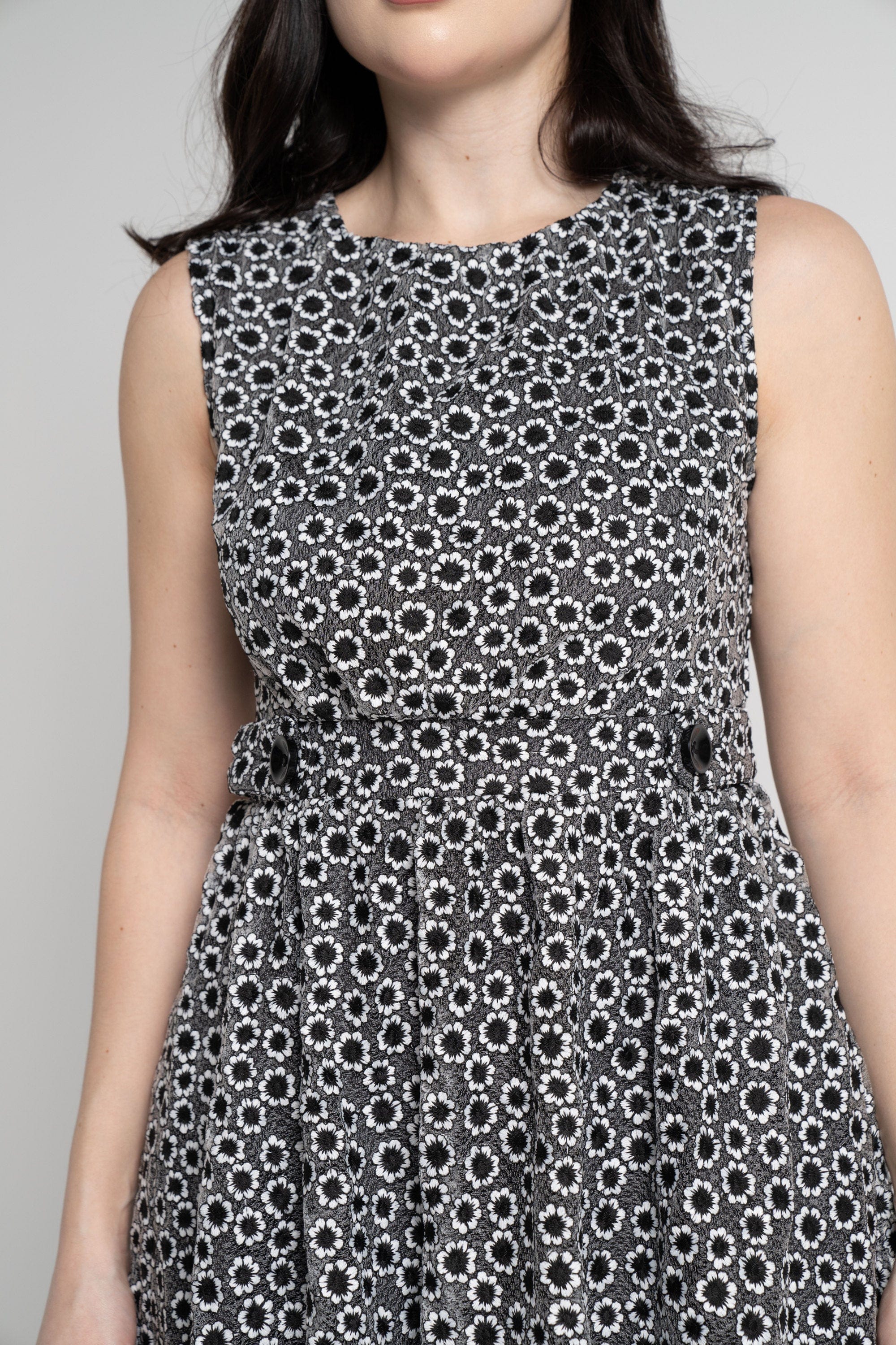 نتشي فستان كت مورد كلوش مخصر نسائي أسود