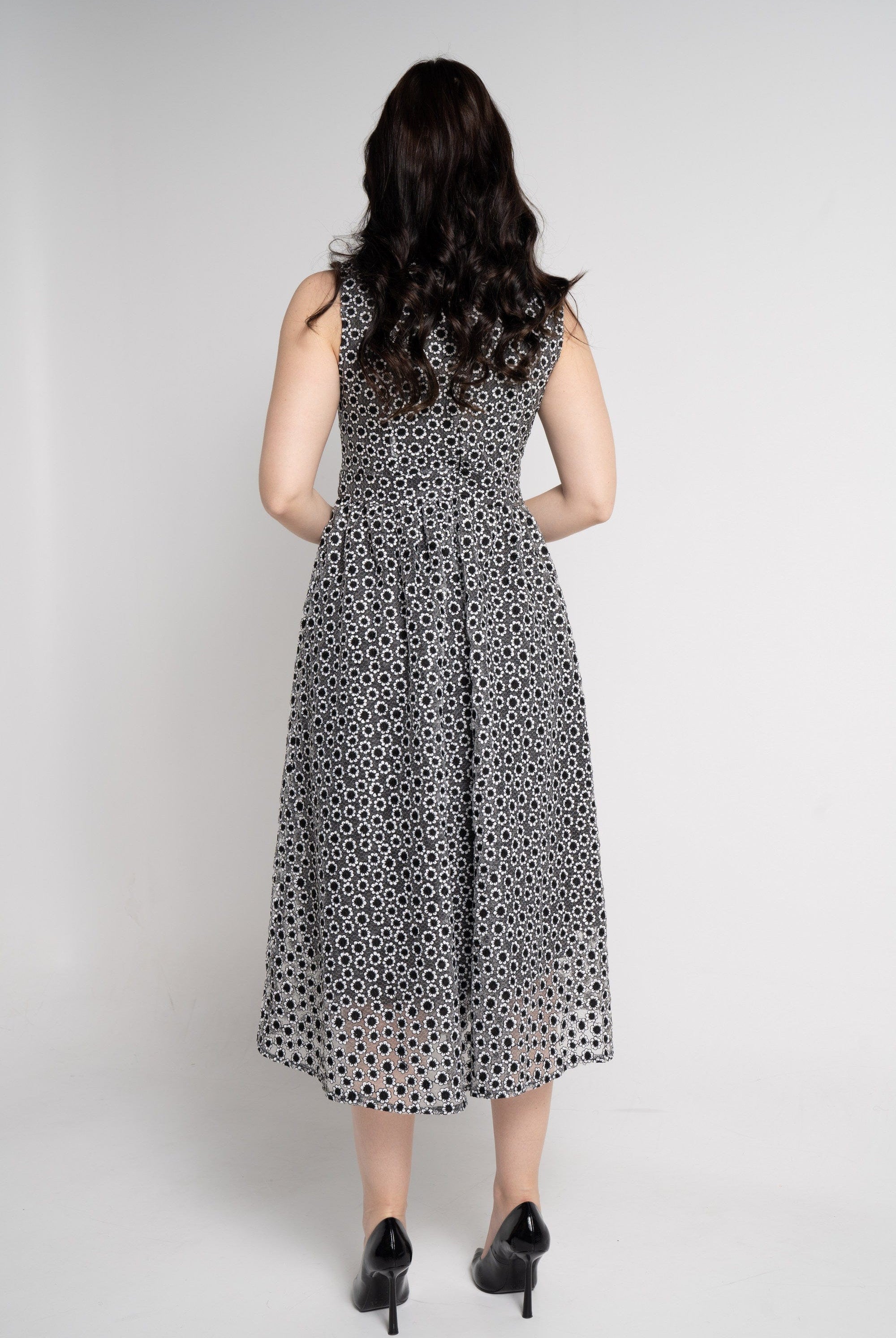 نتشي فستان كت مورد كلوش مخصر نسائي أسود