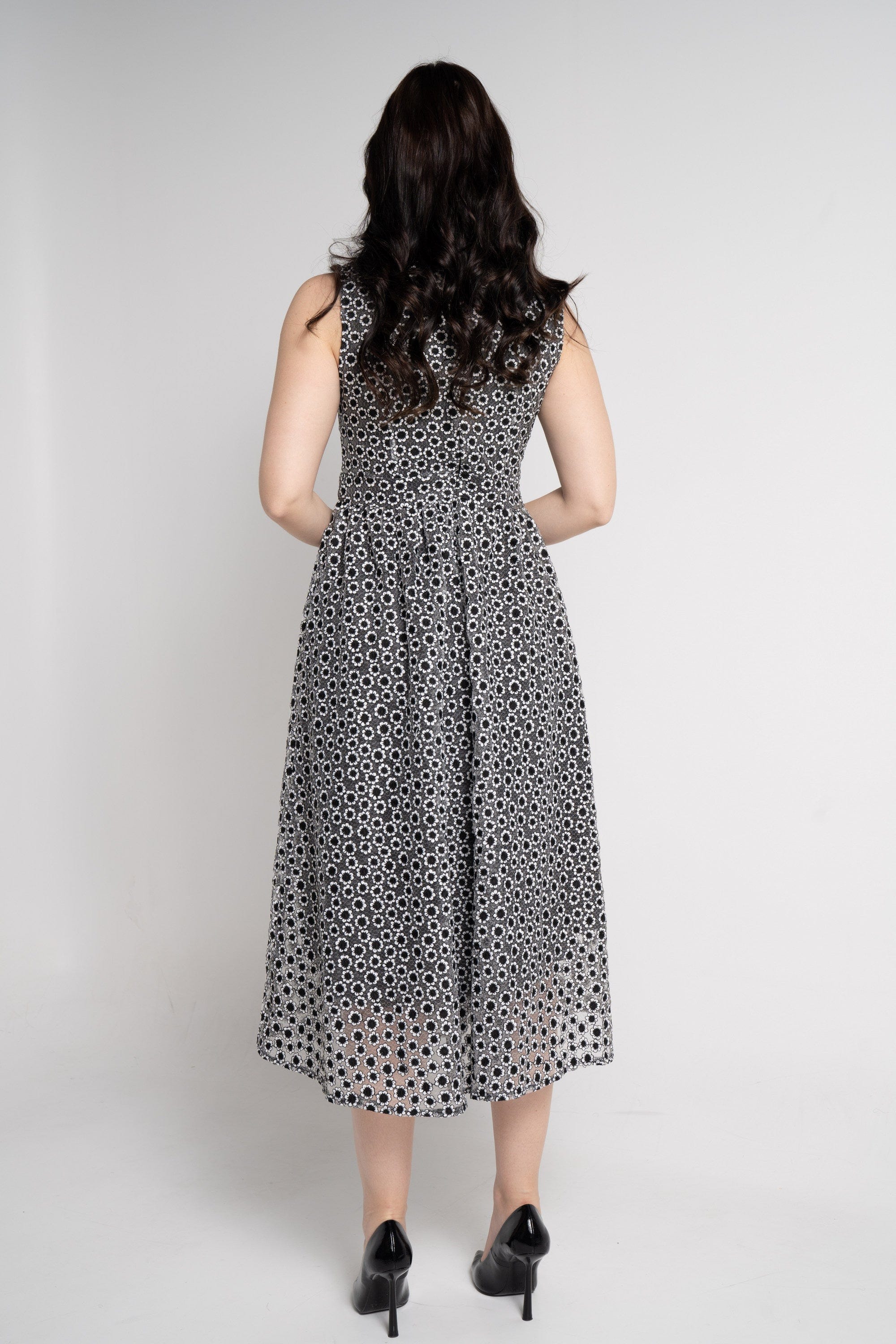 نتشي فستان كت مورد كلوش مخصر نسائي أسود