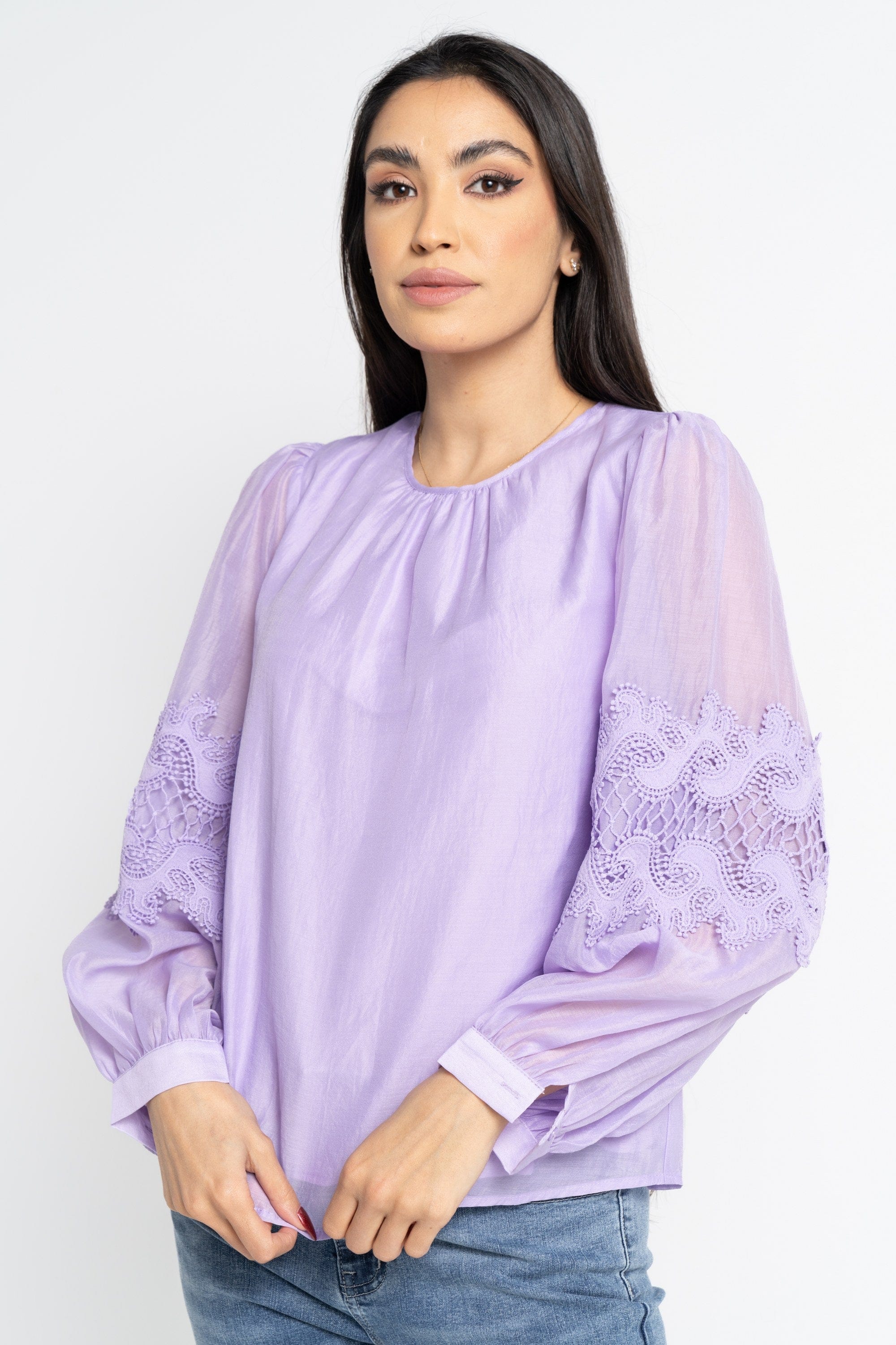 ูุชุดู ุจููุฒุฉ ุทูููุฉ ู
ุฒููุฉ ุจุงูุฏุงูุชูู ุนูู ุงูุฃูู
ุงู
ูู
ุทููู ูุณุงุฆู