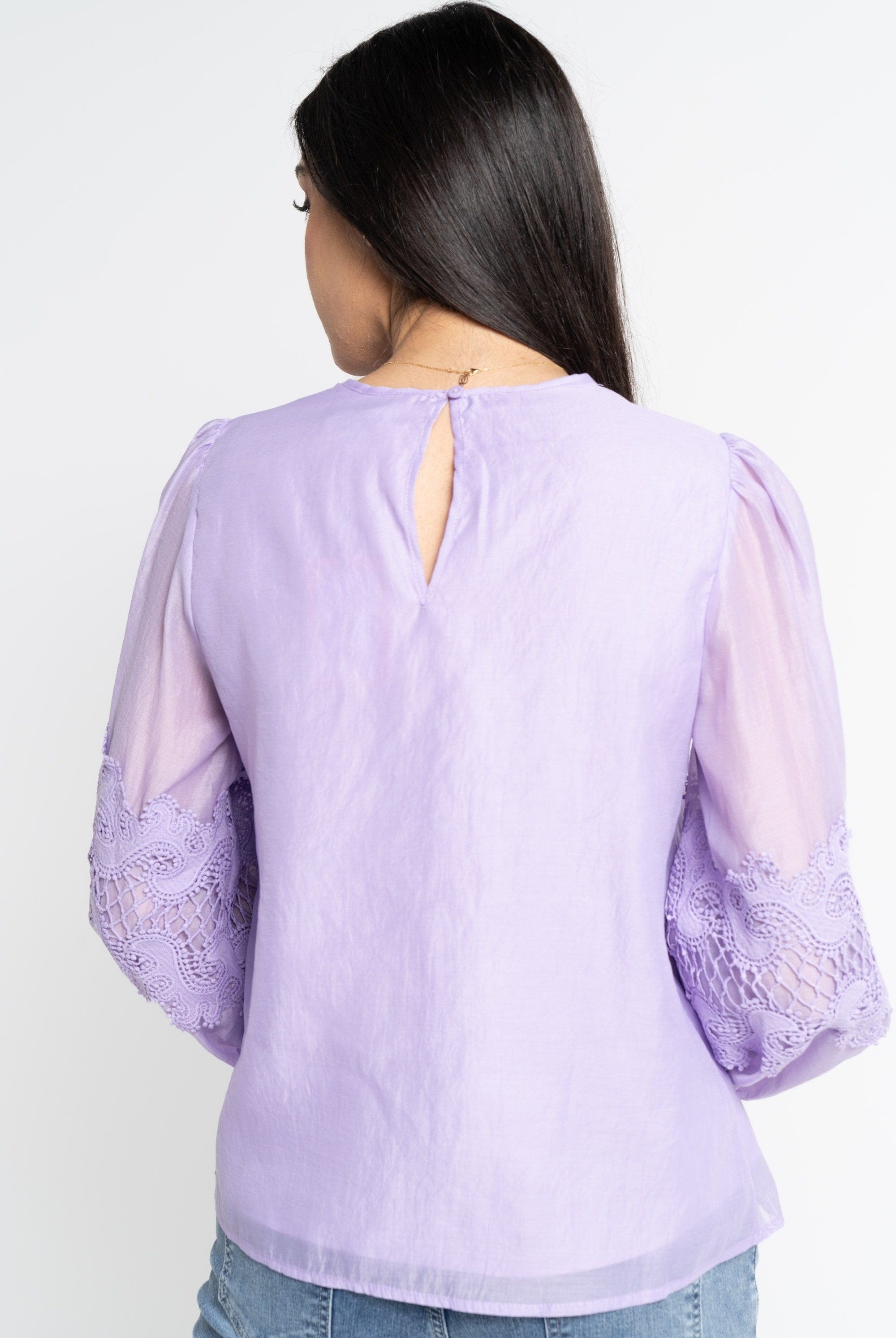 نتشي بلوزة طويلة مزينة بالدانتيل على الأكمام كم طويل نسائي