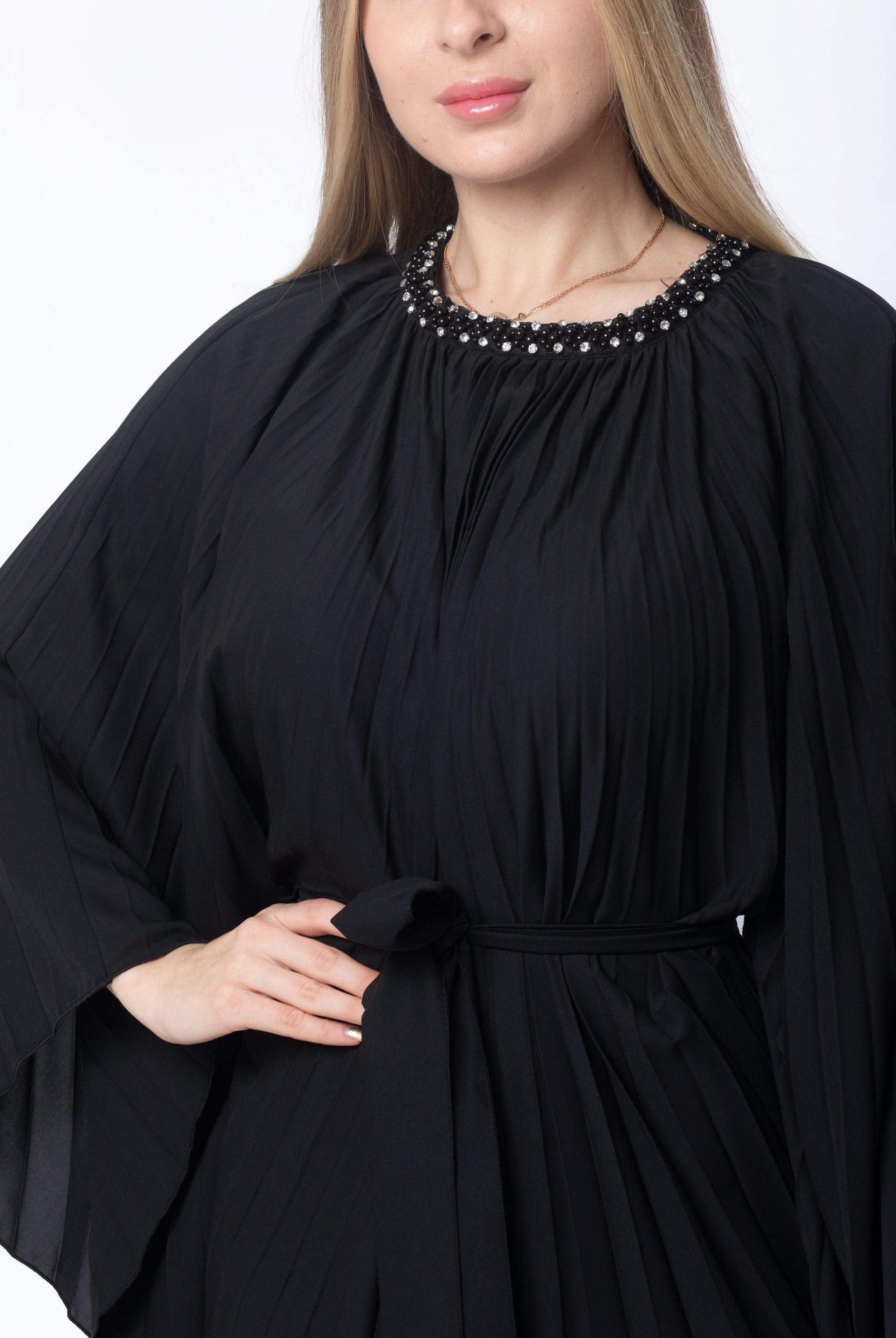 نتشي فستان ميدي بكسرات كم طويل برباط على الخصر