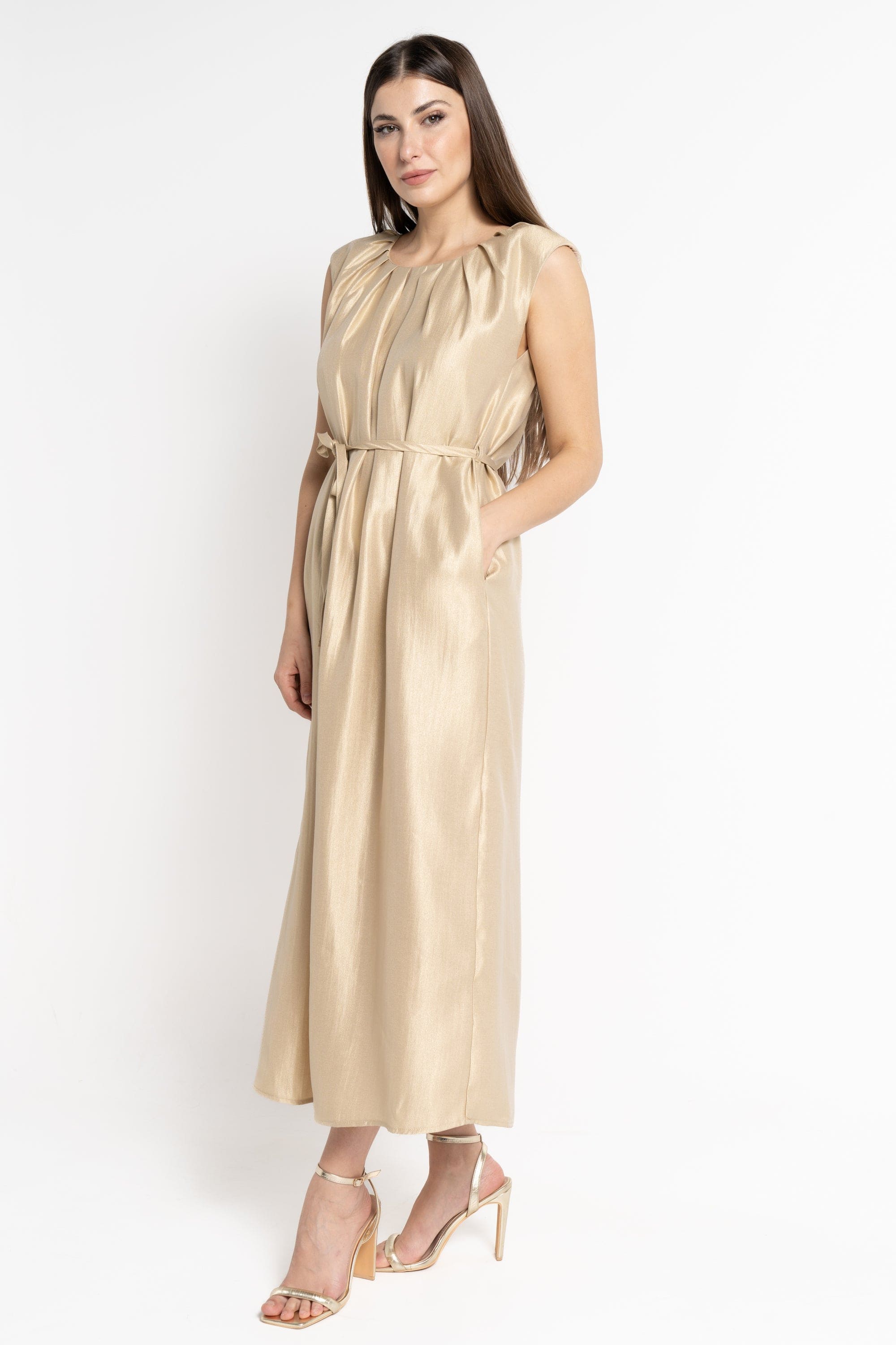 نتشي فستان ماكسي بدون أكمام برباط على الخصر رملي