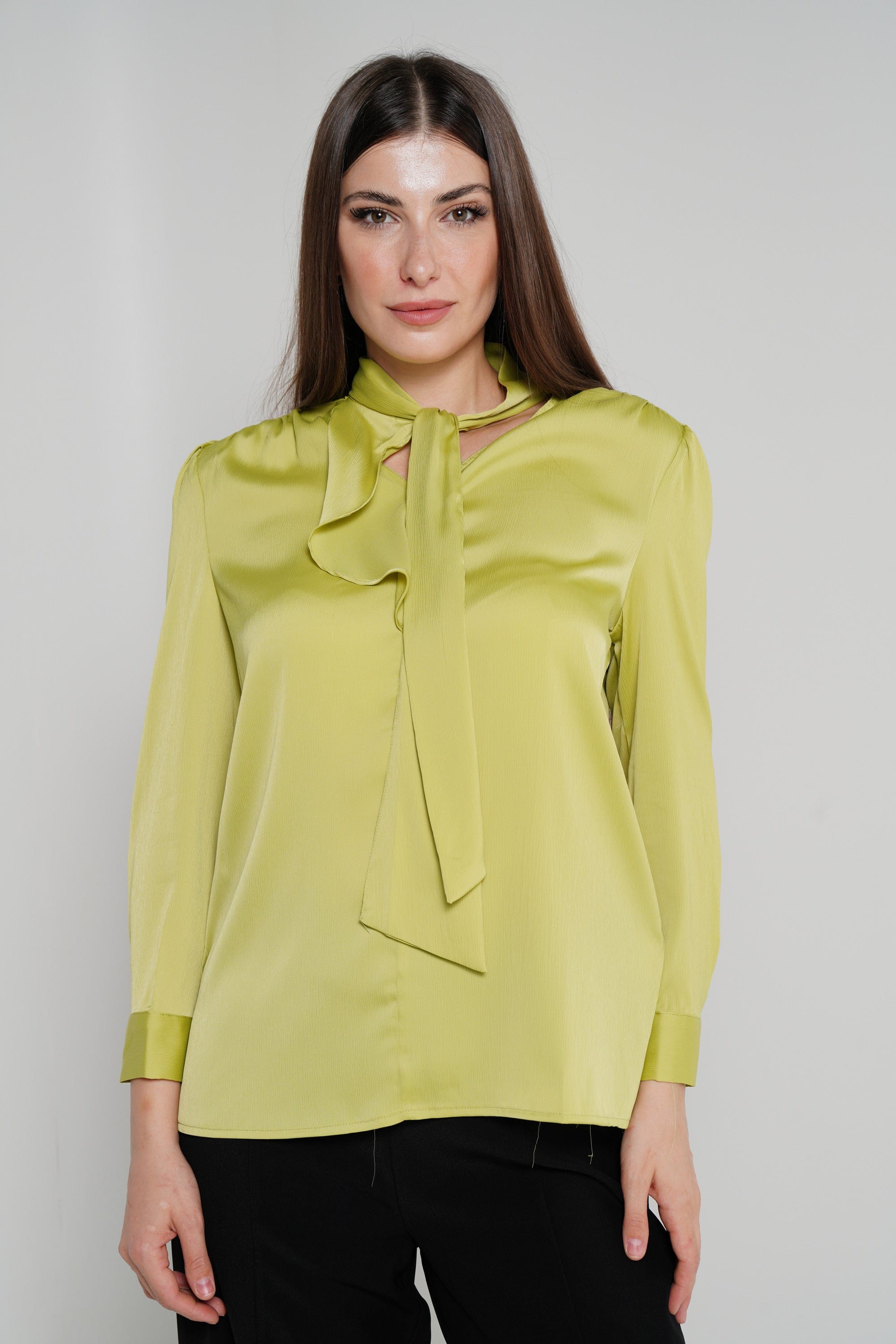 نتشي بلوزة طويلة بربطة عنق وفتحة صدر كم طويل نسائي