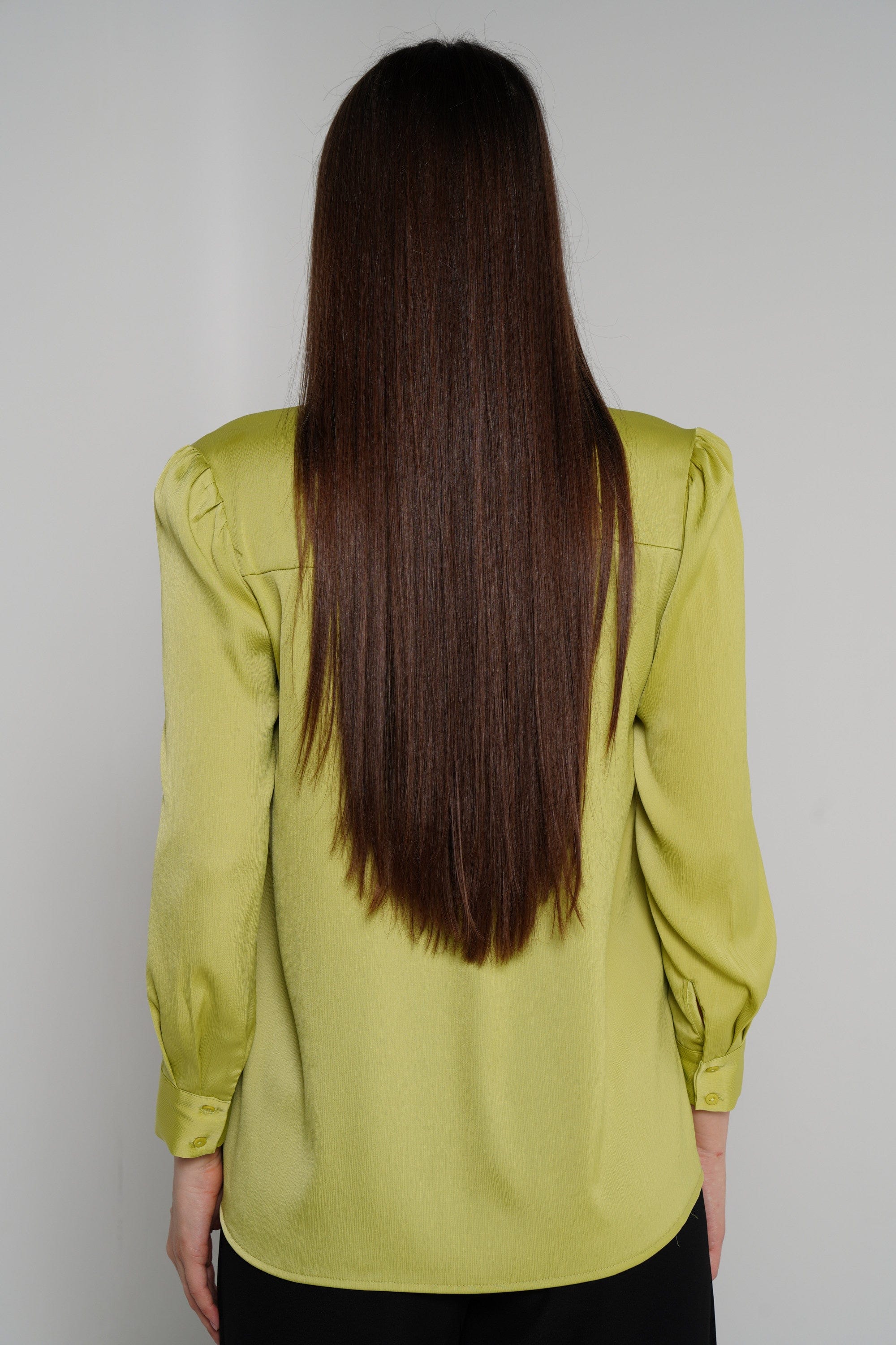 نتشي بلوزة طويلة بربطة عنق وفتحة صدر كم طويل نسائي