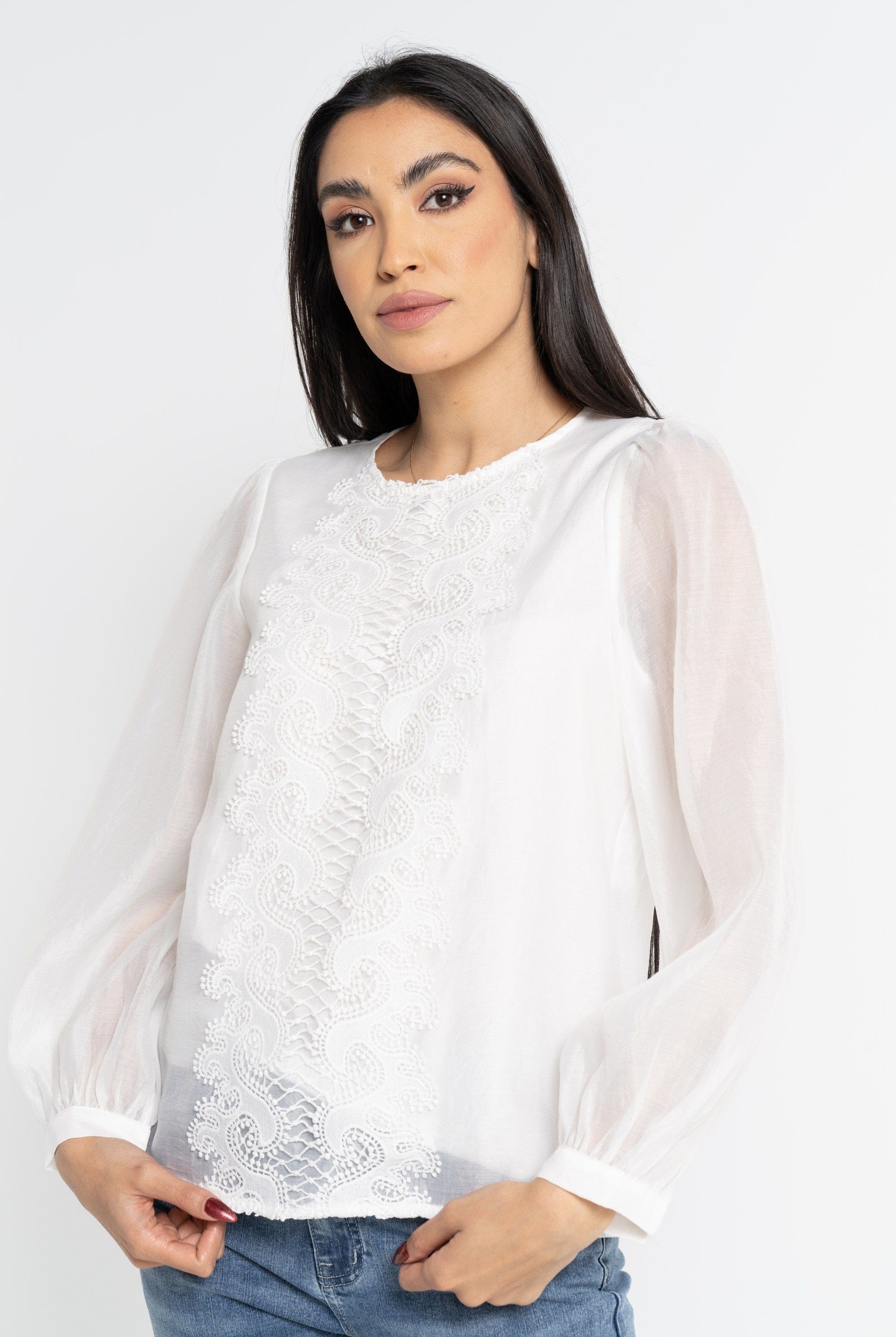 نتشي بلوزة بأكمام طويلة نسائية شفافة بتطريز على الصدر