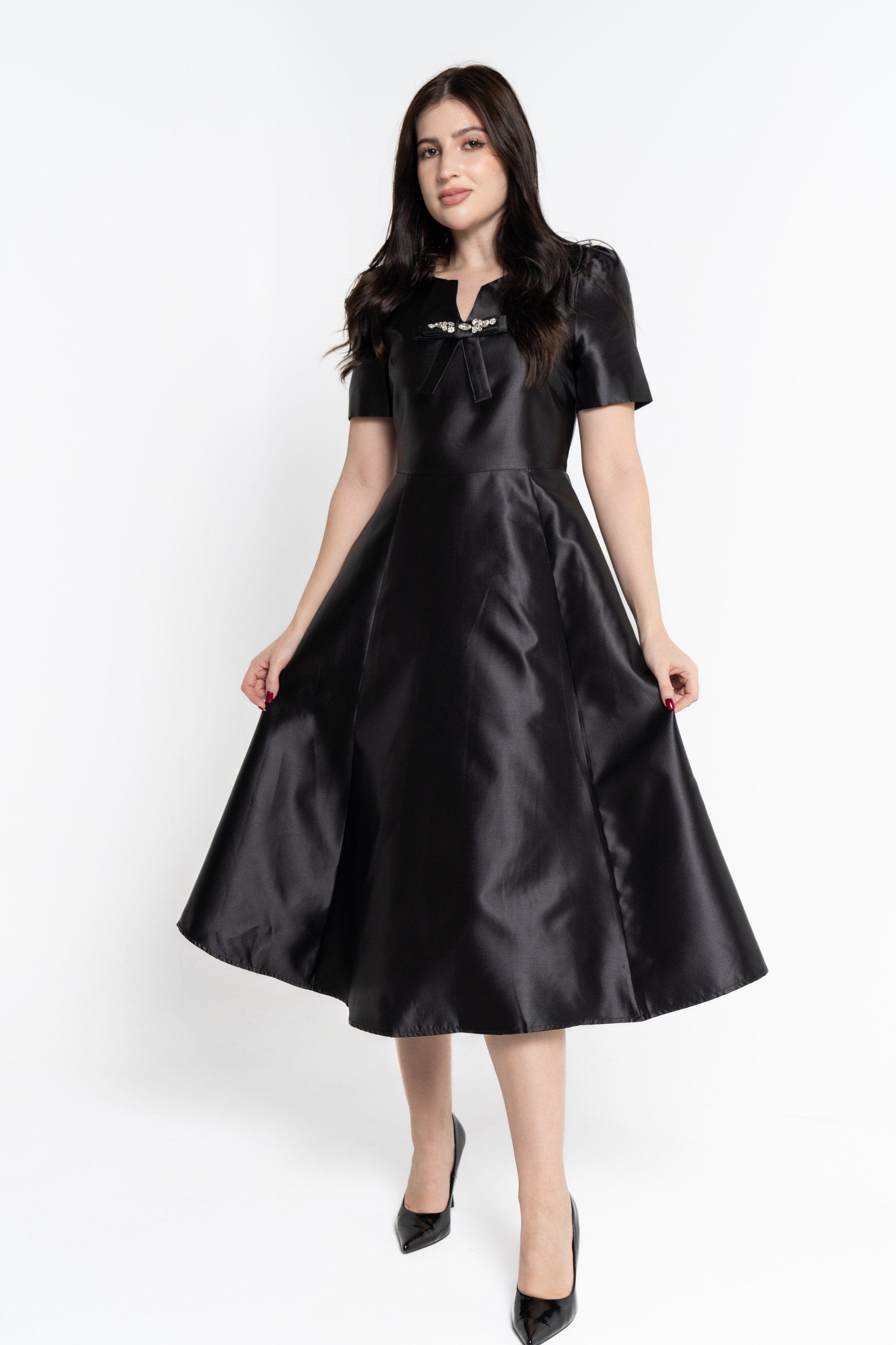 نتشي فستان ميدي بأكمام قصيرة سادة مطرز نسائي