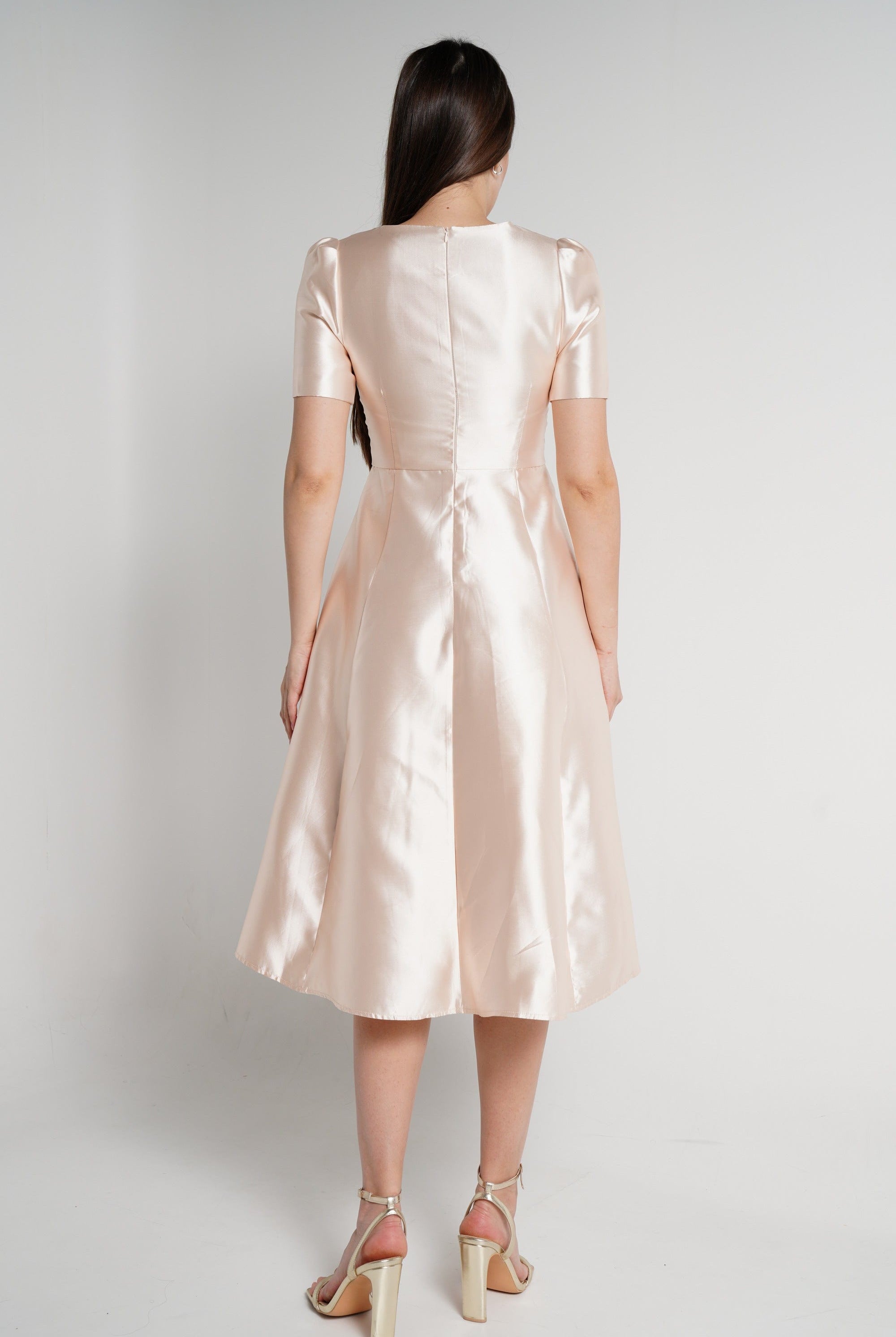 نتشي فستان ميدي بأكمام قصيرة سادة مطرز نسائي