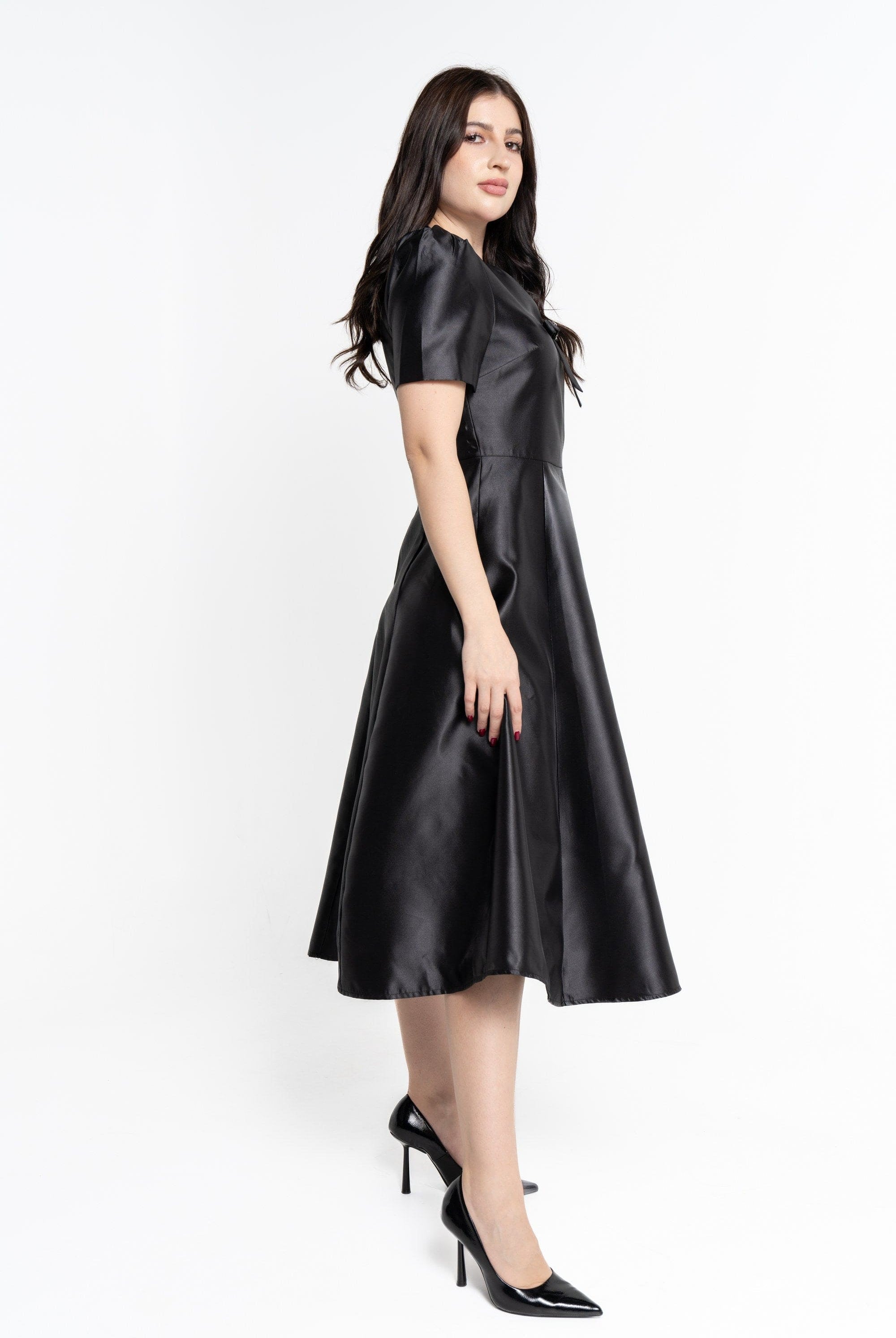 نتشي فستان ميدي بأكمام قصيرة سادة مطرز نسائي