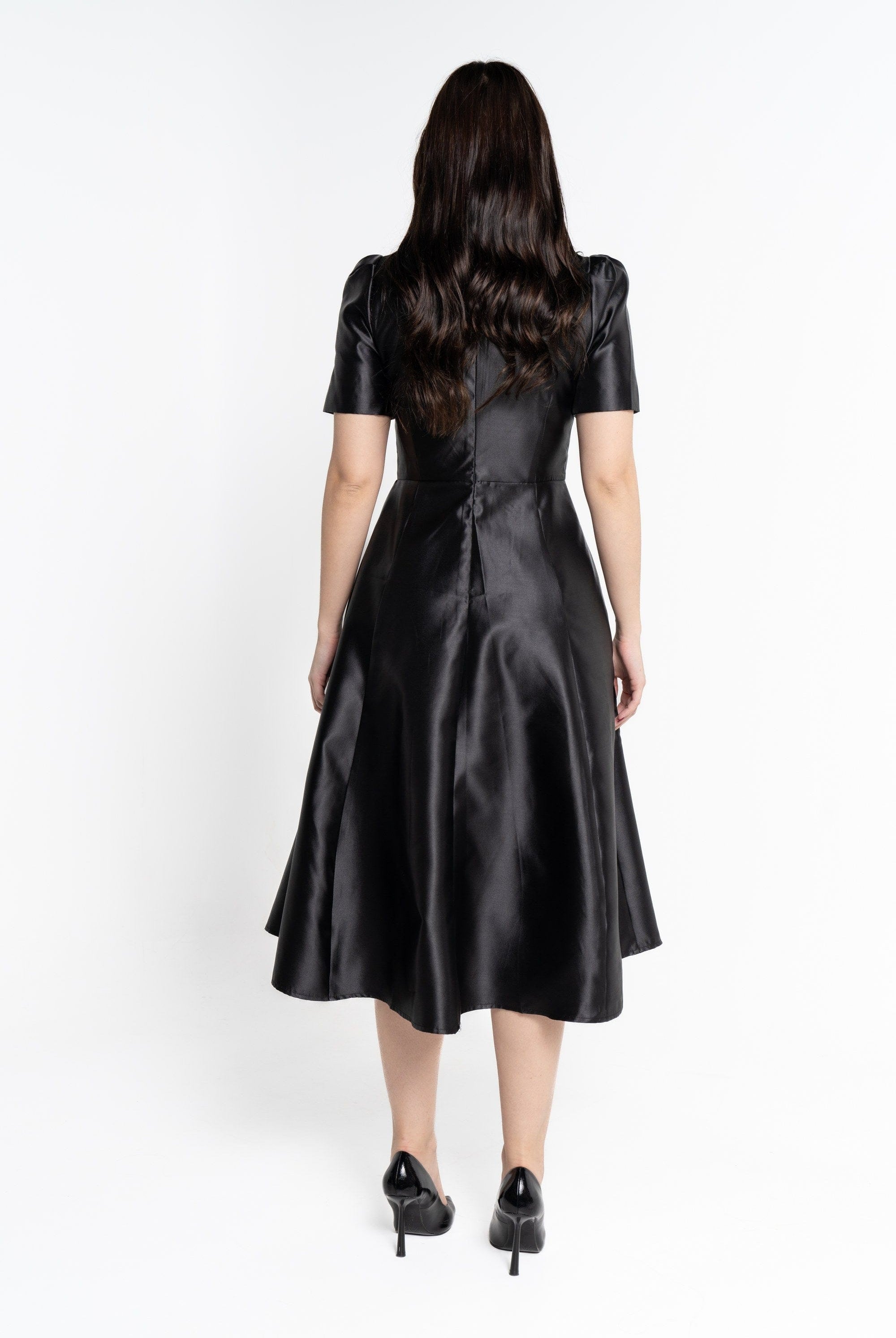 نتشي فستان ميدي بأكمام قصيرة سادة مطرز نسائي