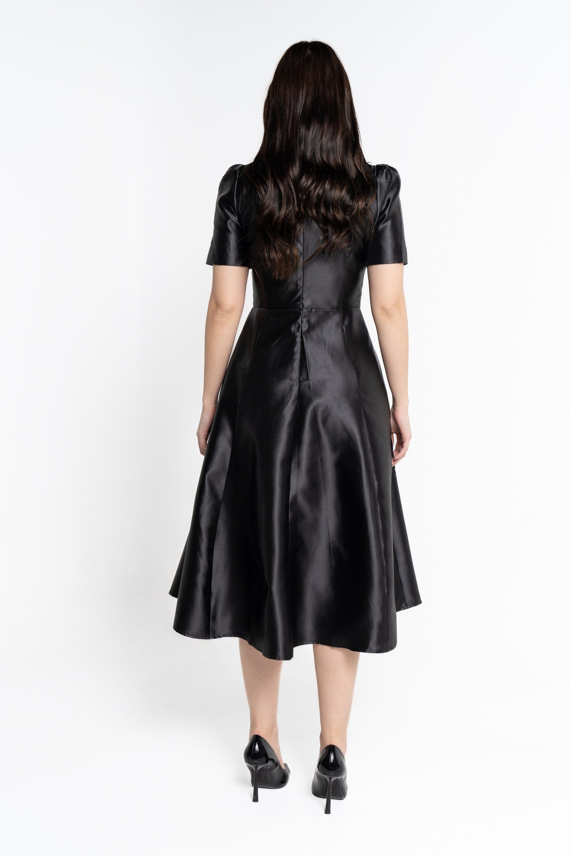 نتشي فستان ميدي بأكمام قصيرة سادة مطرز نسائي