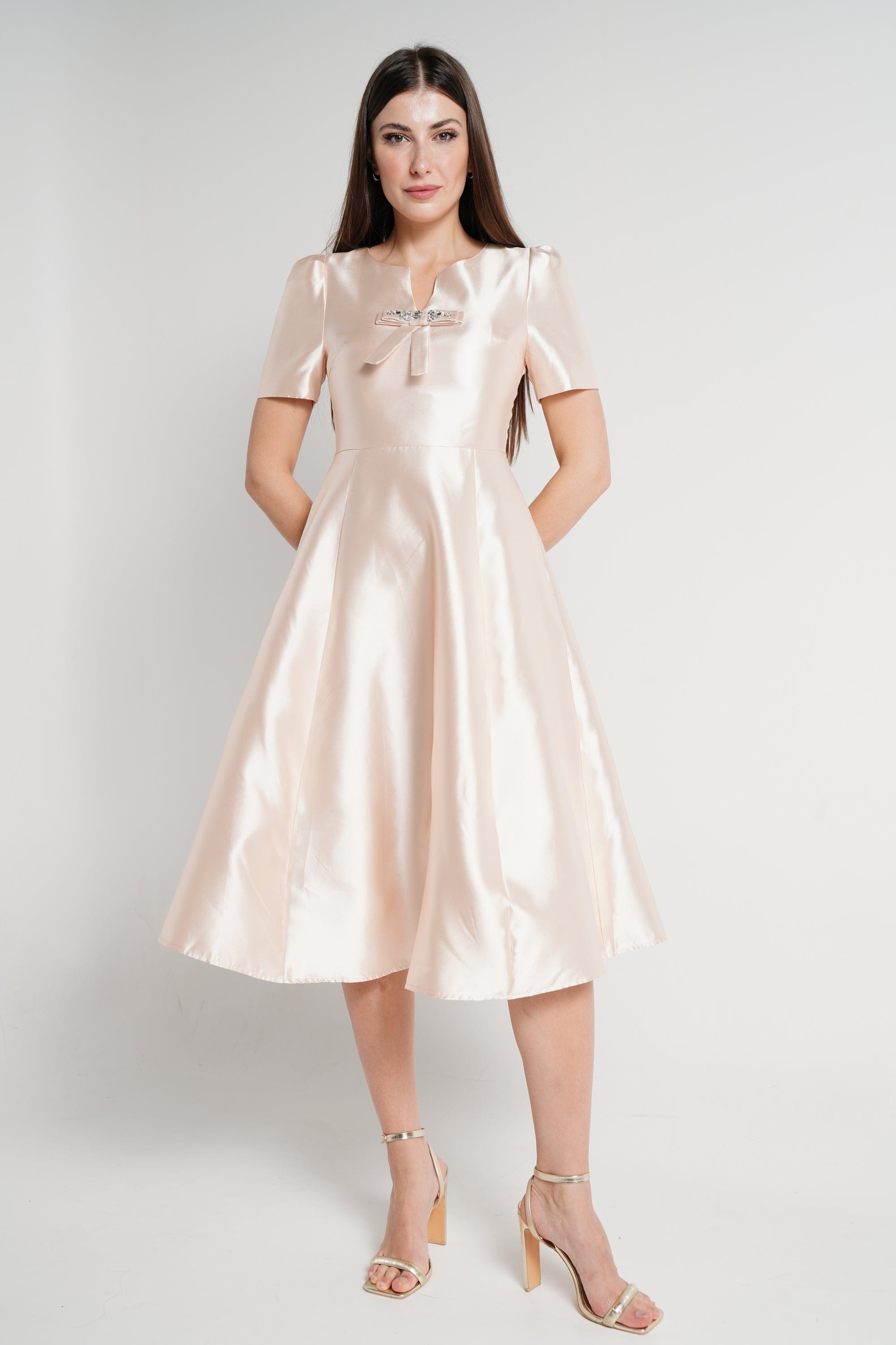 نتشي فستان ميدي بأكمام قصيرة سادة مطرز نسائي