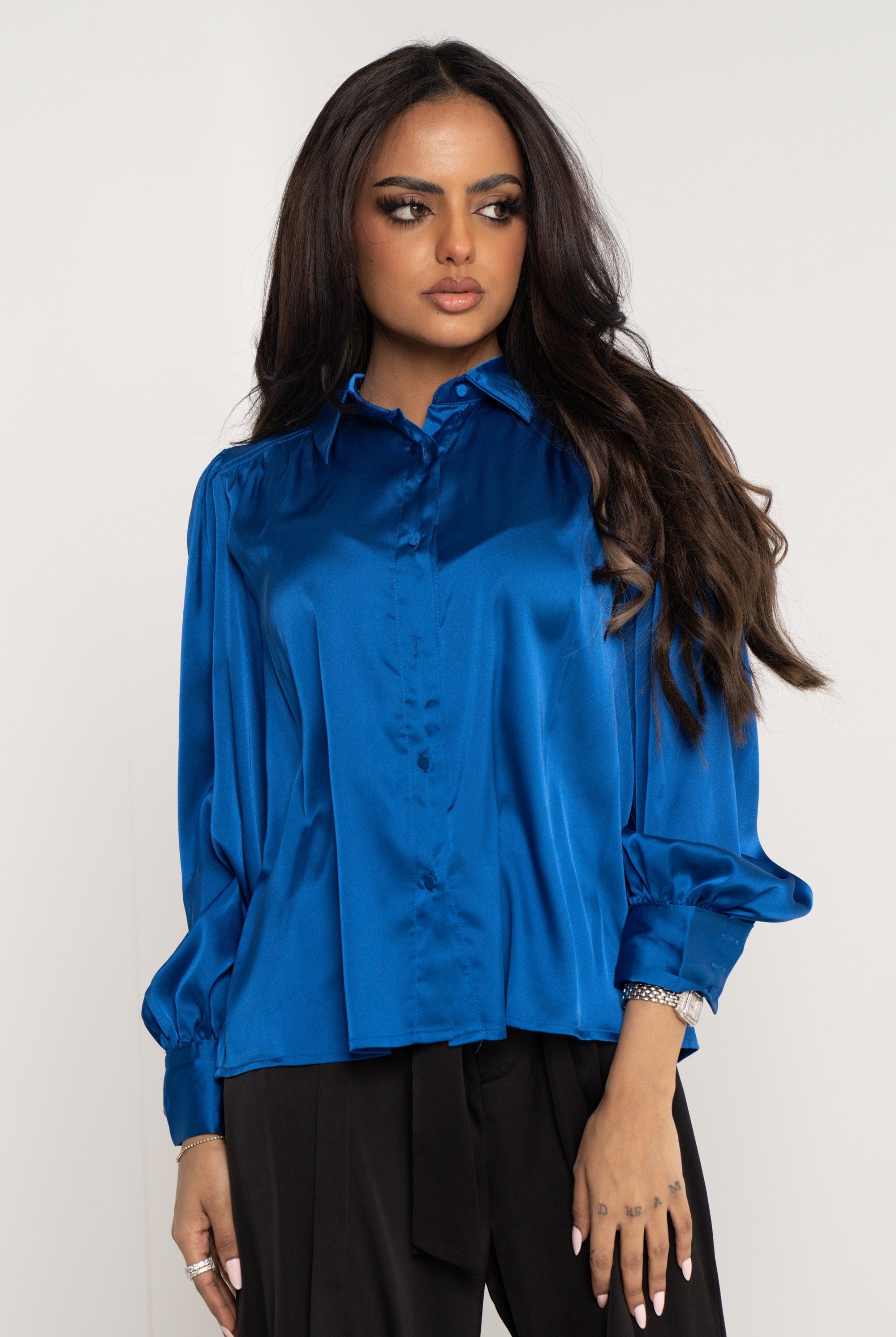 نتشي قميص سادة بأزرار أمامية كم طويل بف بأساور بياقة