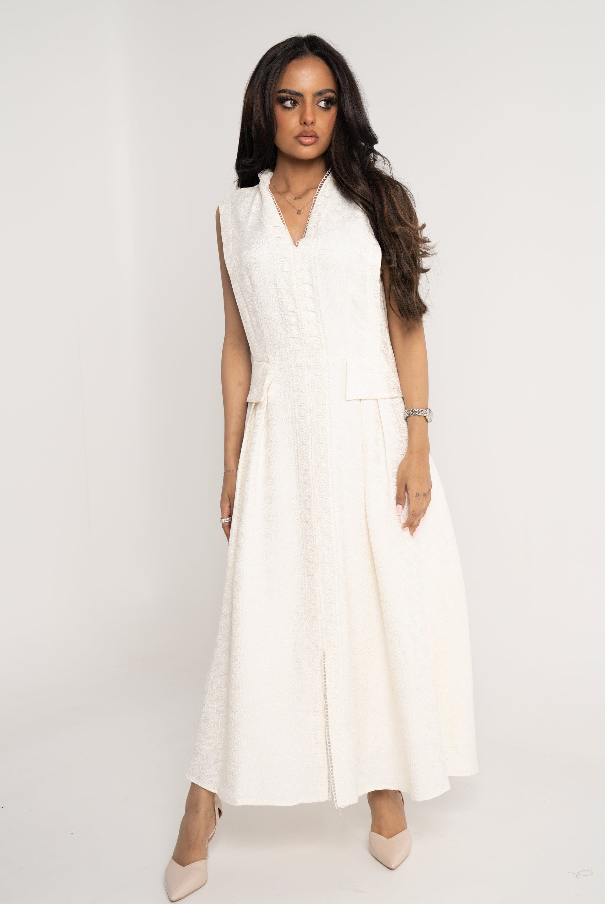 نتشي فستان ميدي بدون أكمام سادة بجيوب من الأمام