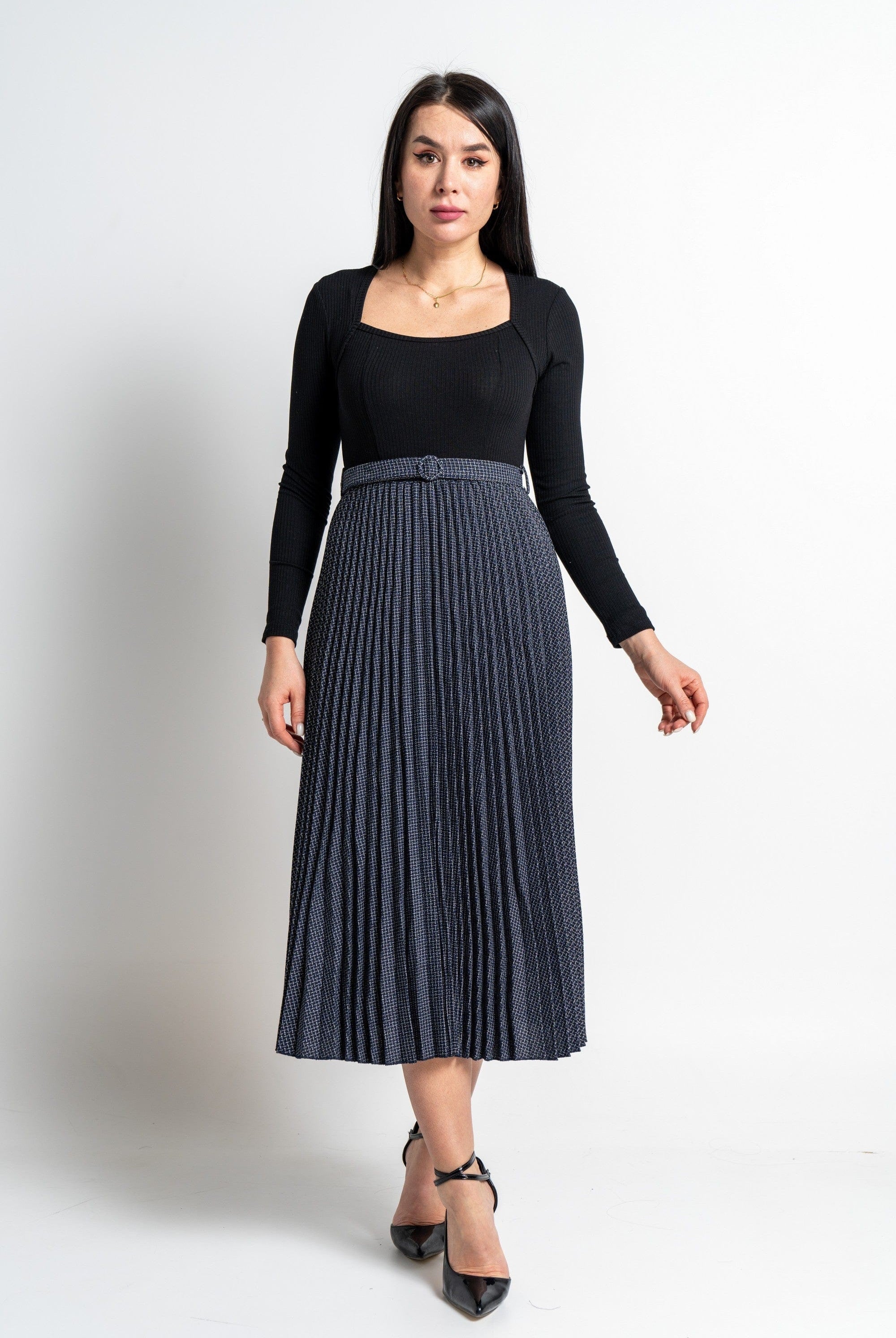 نتشي فستان ميدي بأكمام طويلة منسوج بليسية