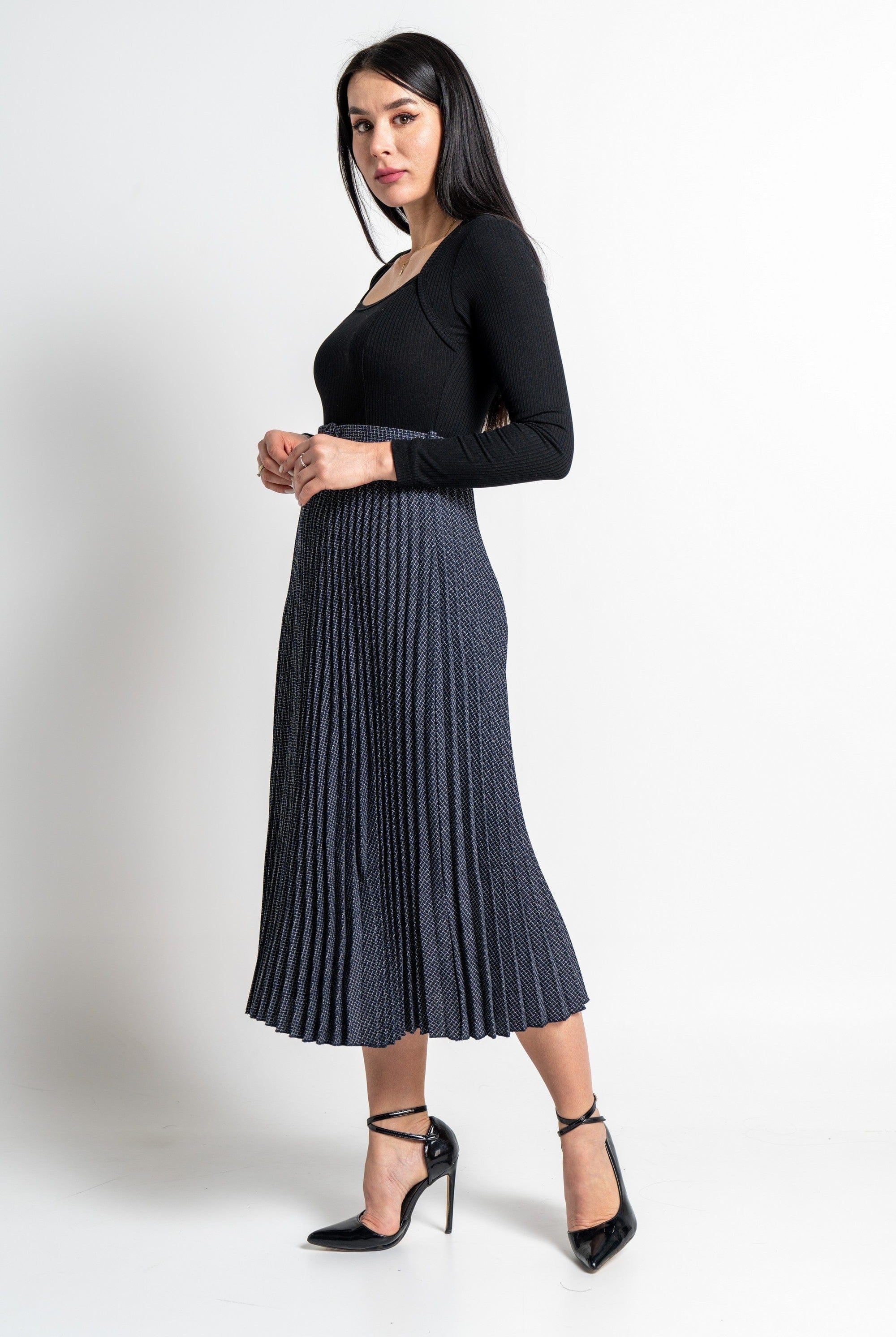 نتشي فستان ميدي بأكمام طويلة منسوج بليسية