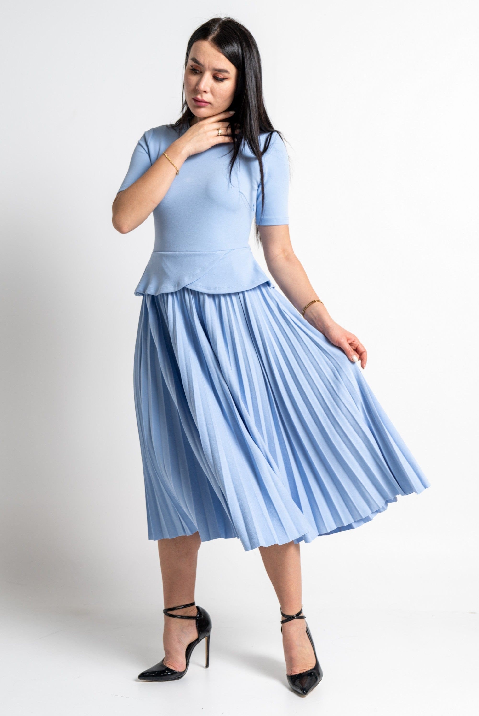 نتشي فستان ميدي بأكمام قصيرة مزين بليسية أزرق