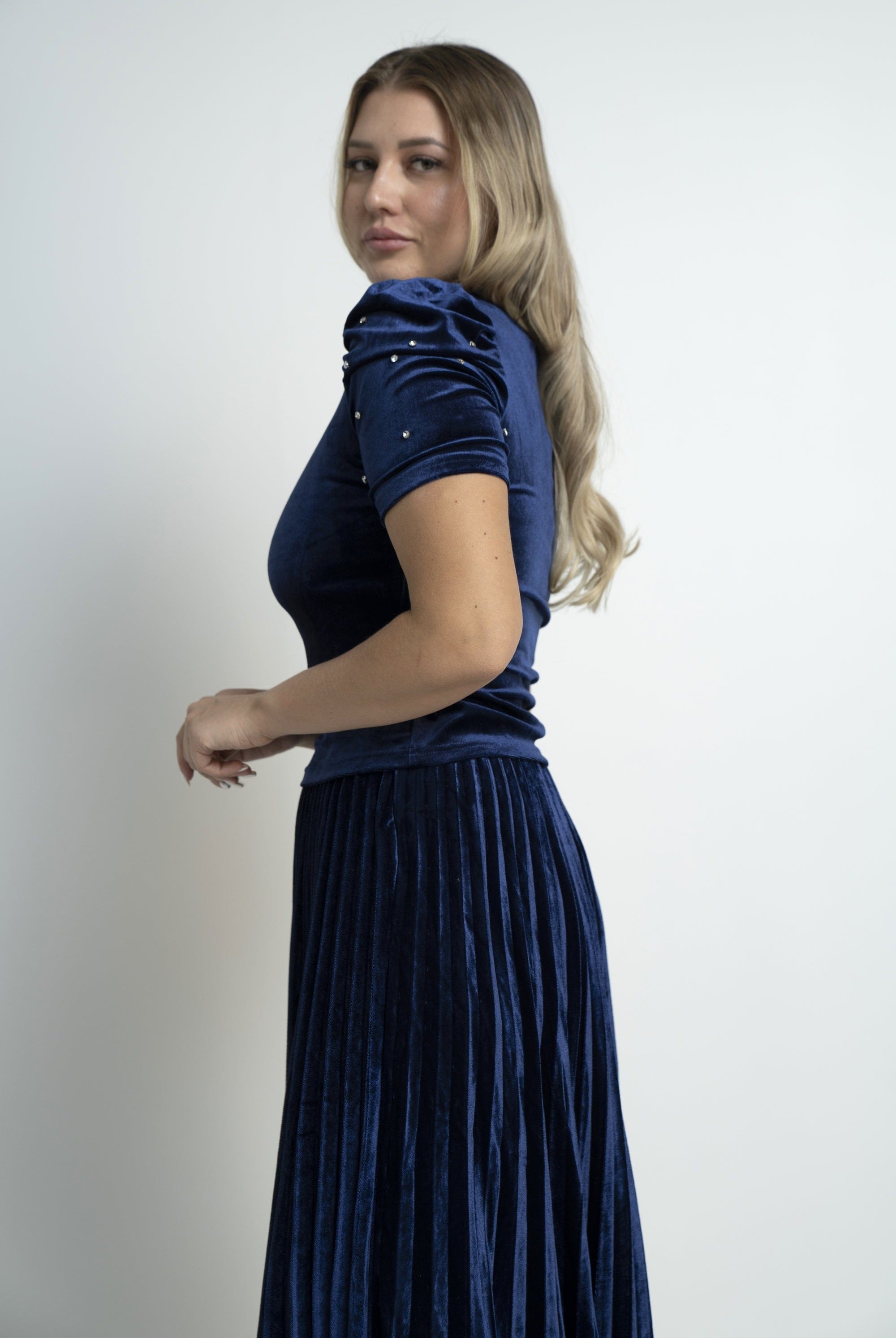 نتشي بلوزة سادة نص كم كتف مرتفع نسائي أزرق داكن