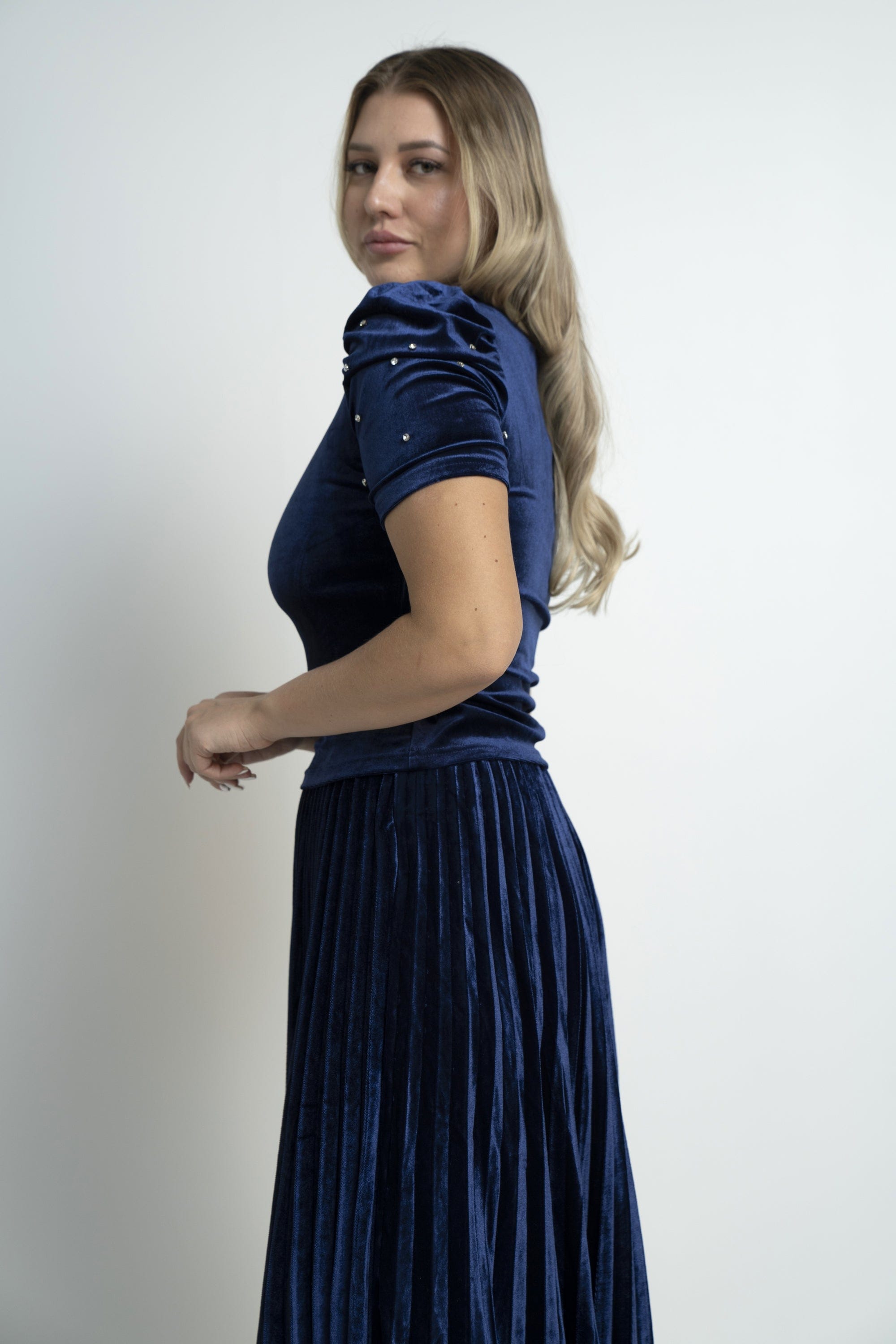 نتشي بلوزة سادة نص كم كتف مرتفع نسائي أزرق داكن