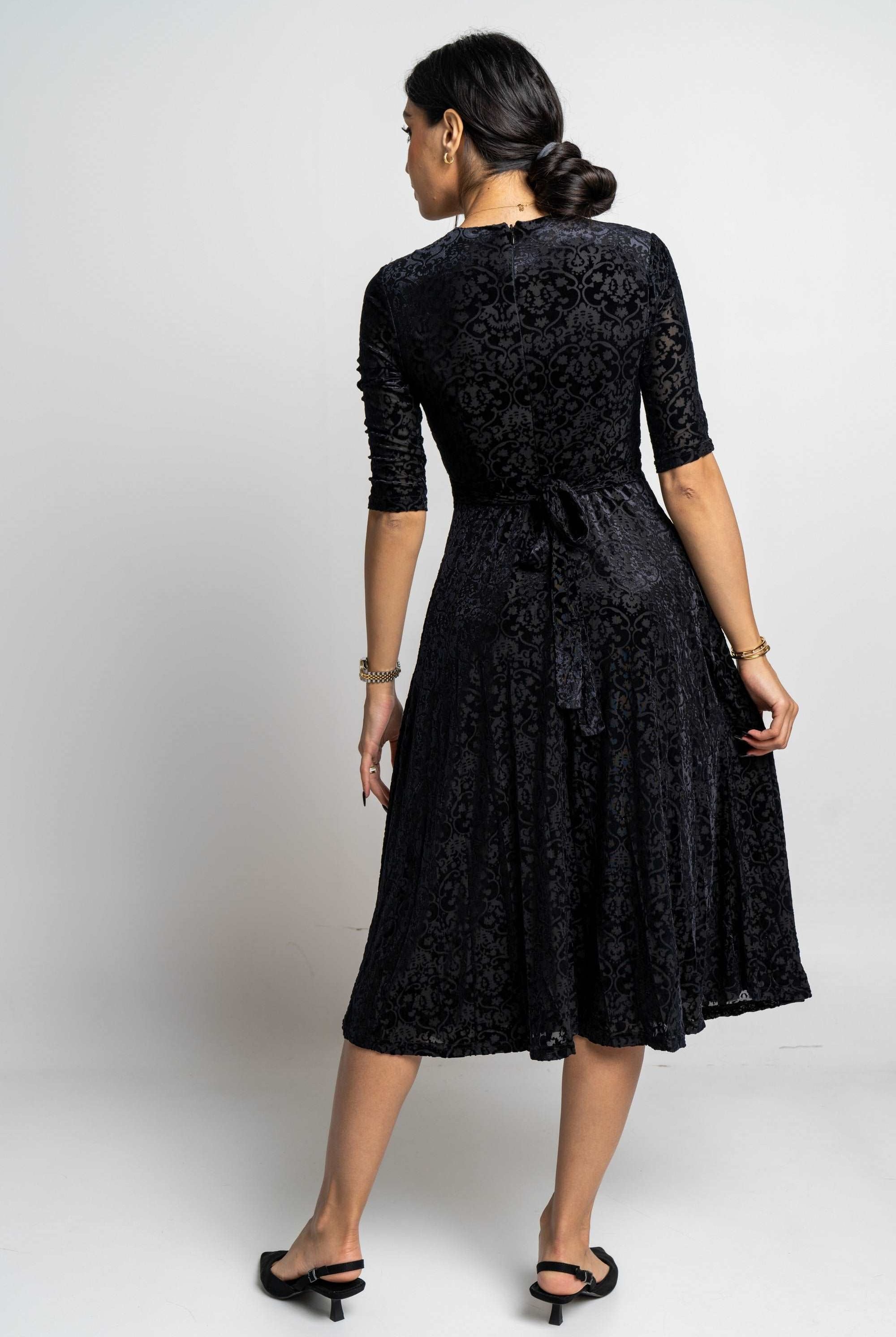 نتشي فستان ميدي بأكمام 3/4 نص كم منقوش أسود