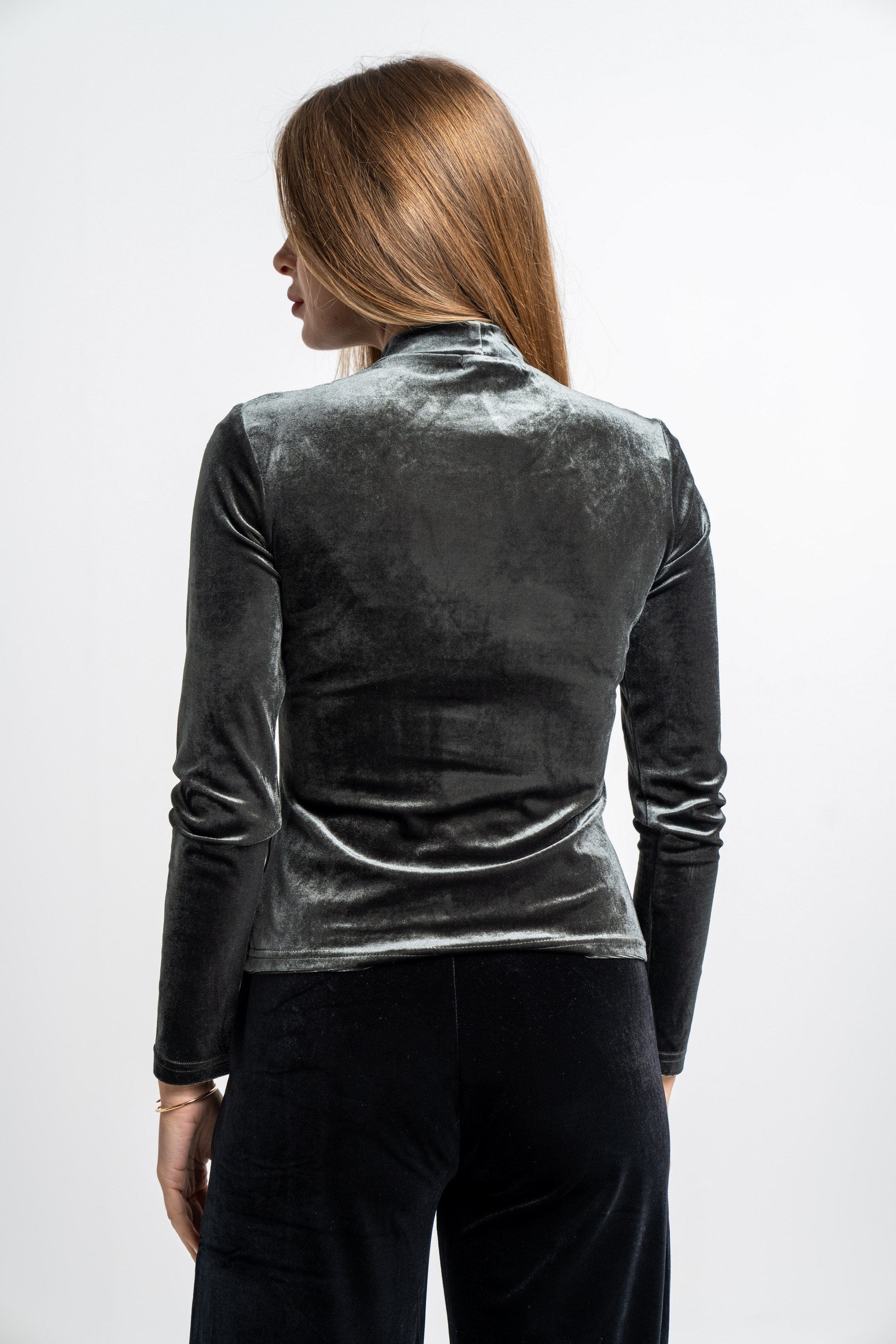 نتشي بلوزة سادة بفتحتين كم طويل نسائي