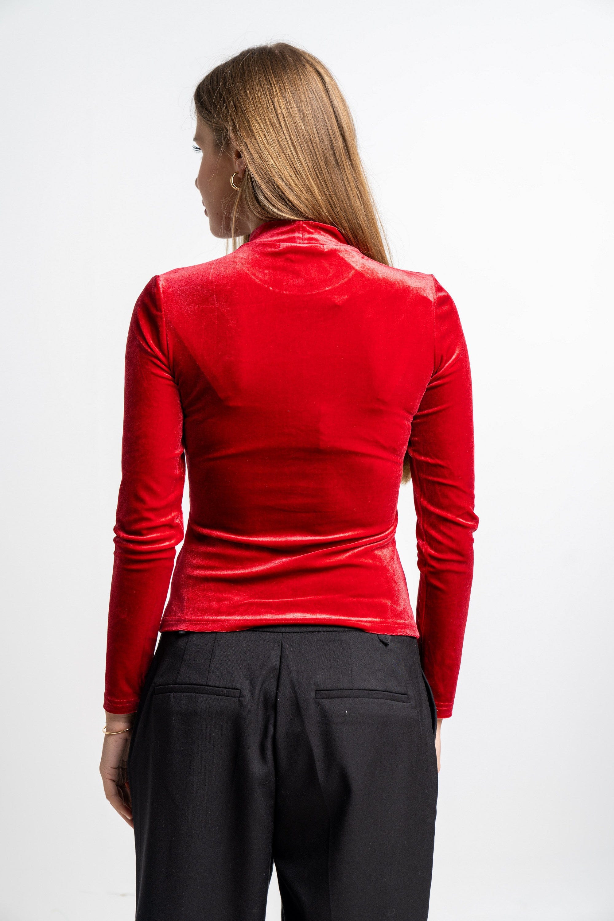 نتشي بلوزة سادة بفتحتين كم طويل نسائي