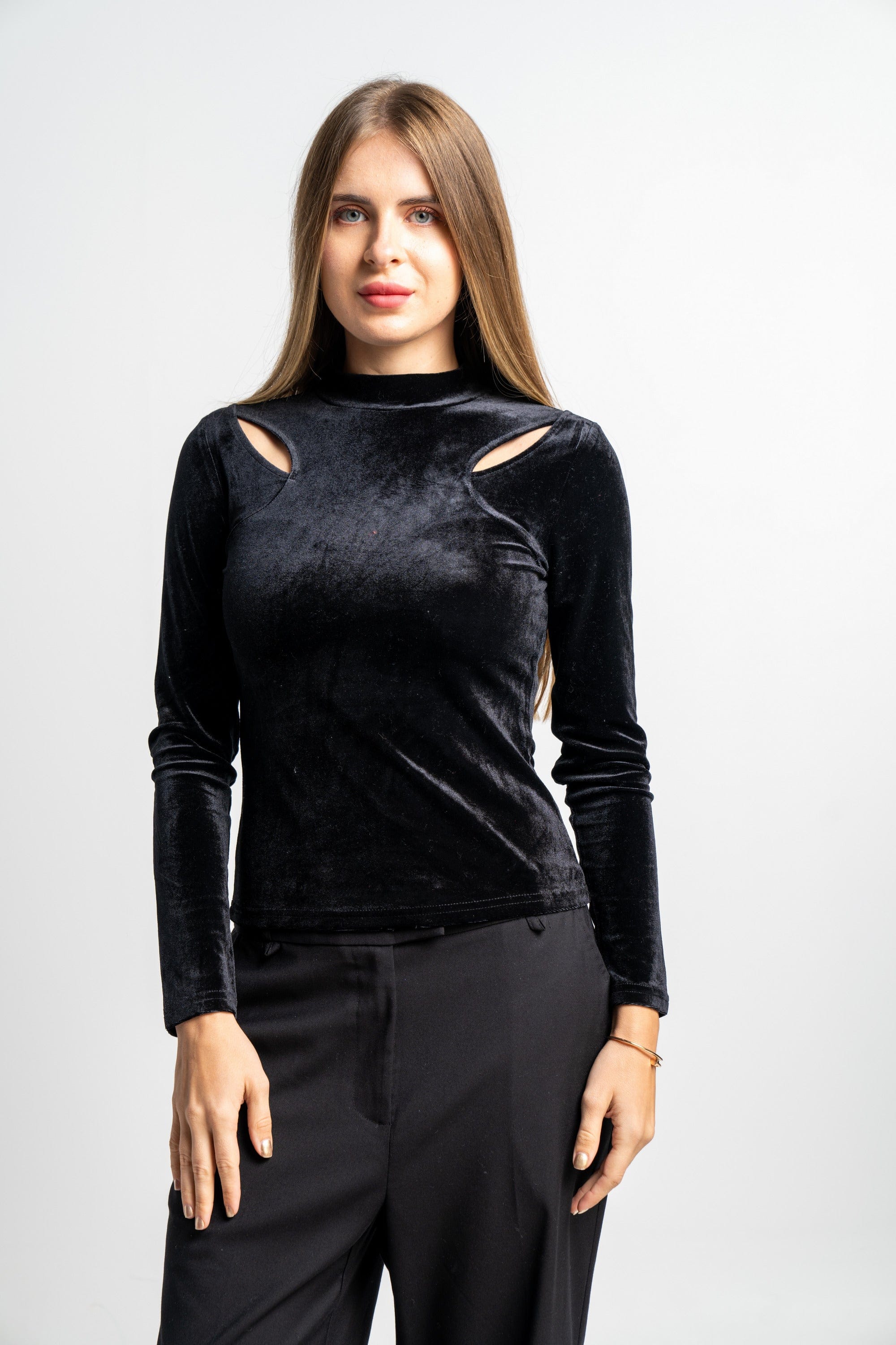 نتشي بلوزة سادة بفتحتين كم طويل نسائي