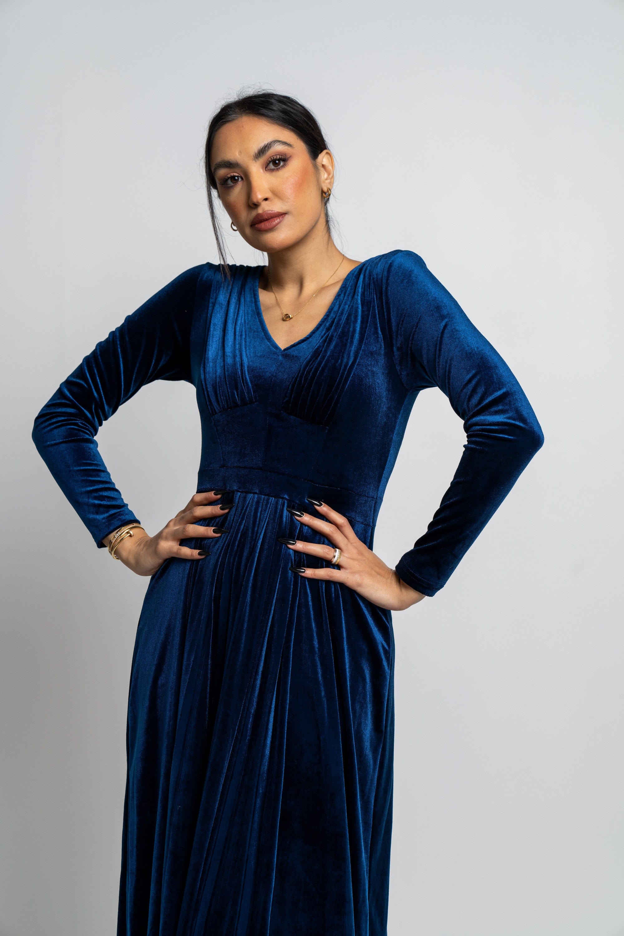 نتشي فستان ميدي سادة مخصر كم طويل نسائي