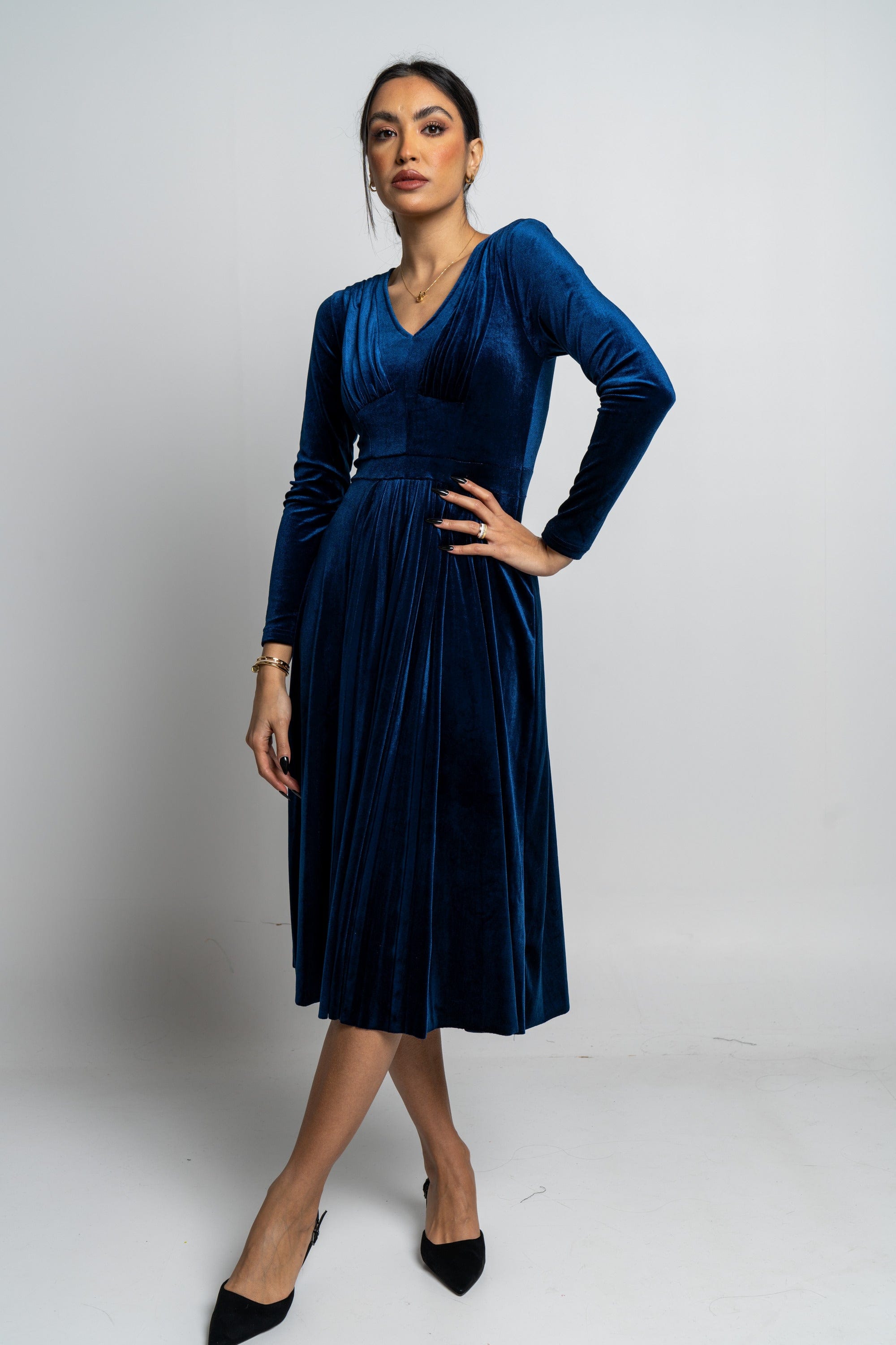 نتشي فستان ميدي سادة مخصر كم طويل نسائي