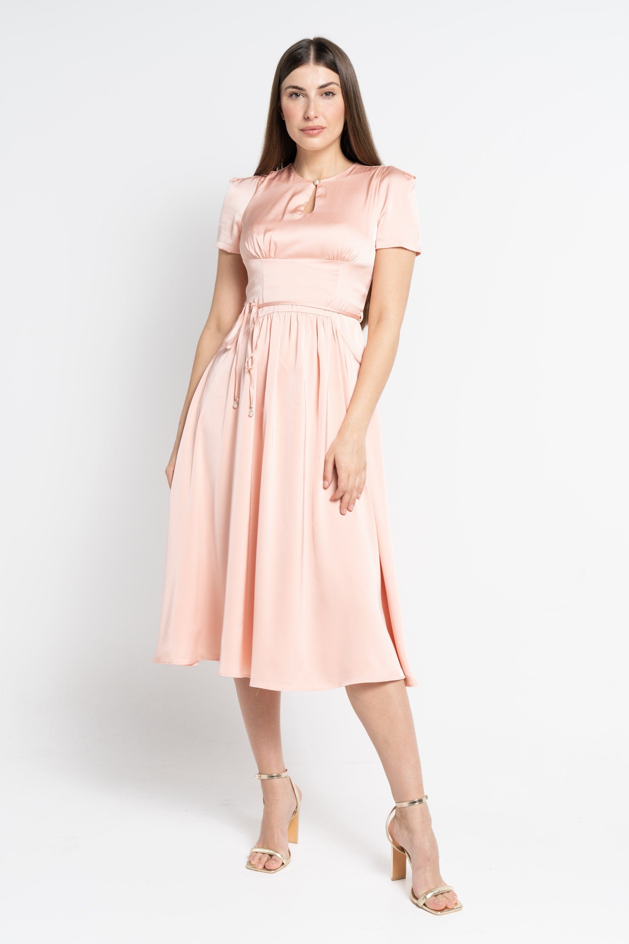 نتشي فستان ميدي بأكمام قصيرة ناعم مفتوح من الصدر