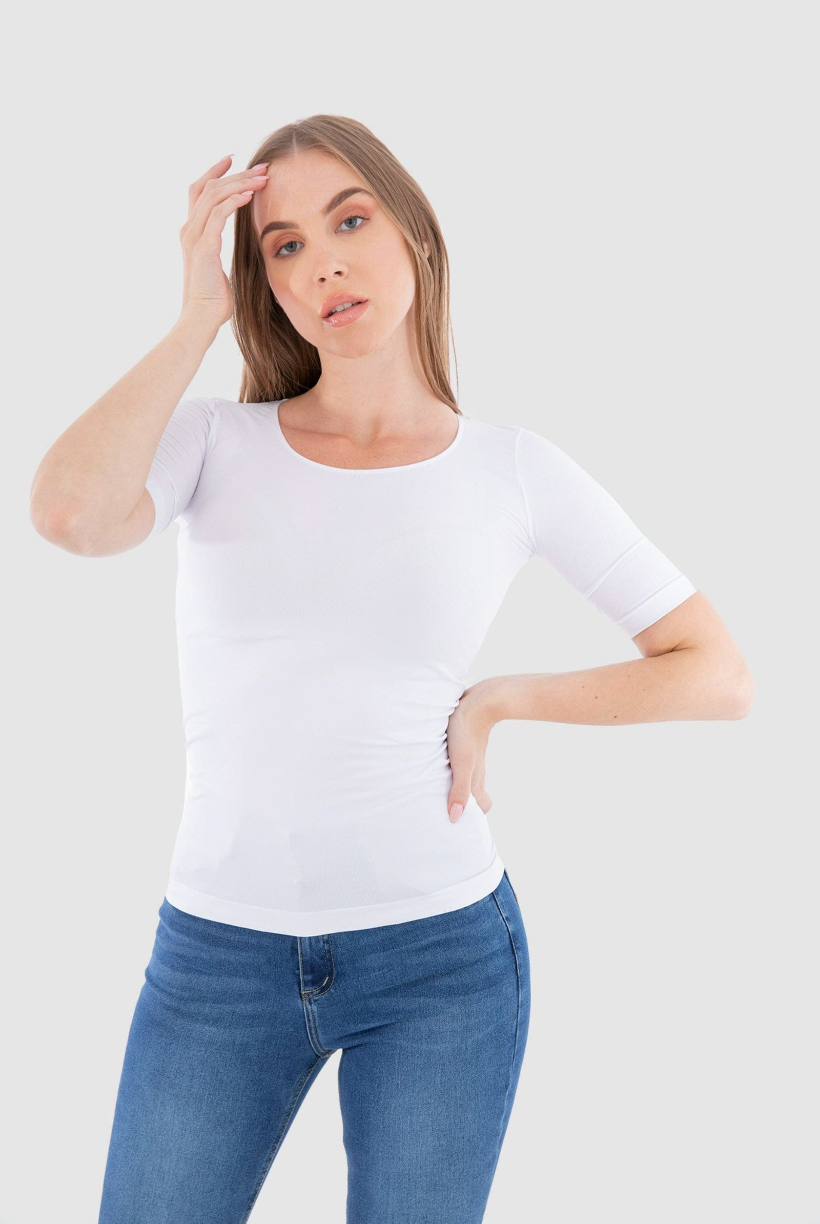 كارينا بلوزة سادة كم قصير مايكروفايبر بياقة دائرية