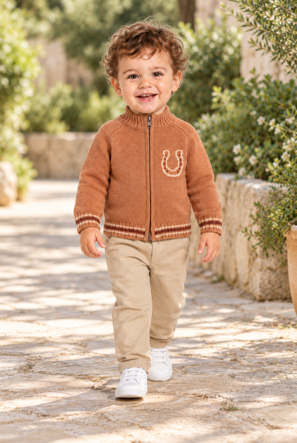 جاكيت منسوج ولادي سادة بسحاب, brown, lifestyle model view