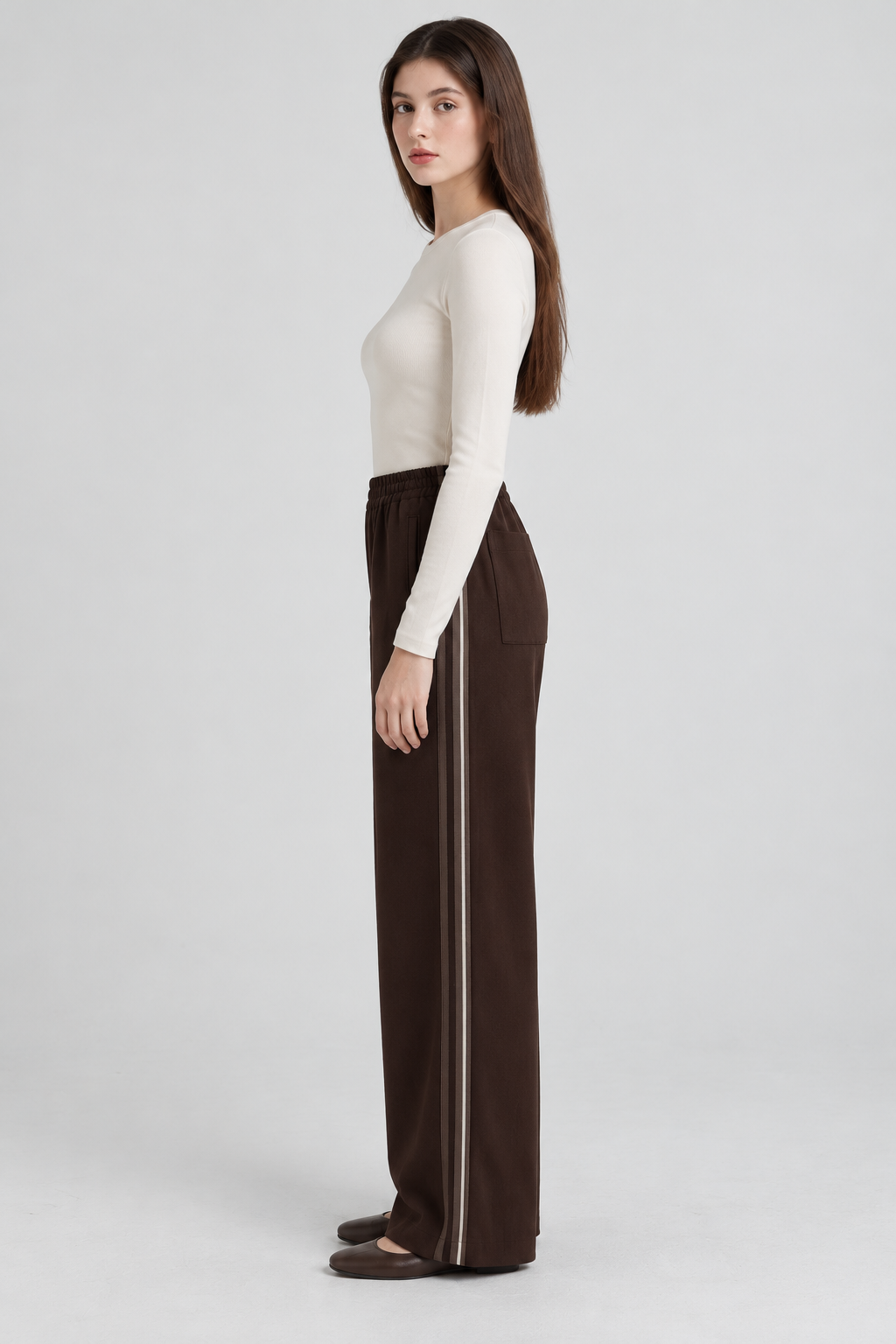 Side view - brown long pants - Andrea