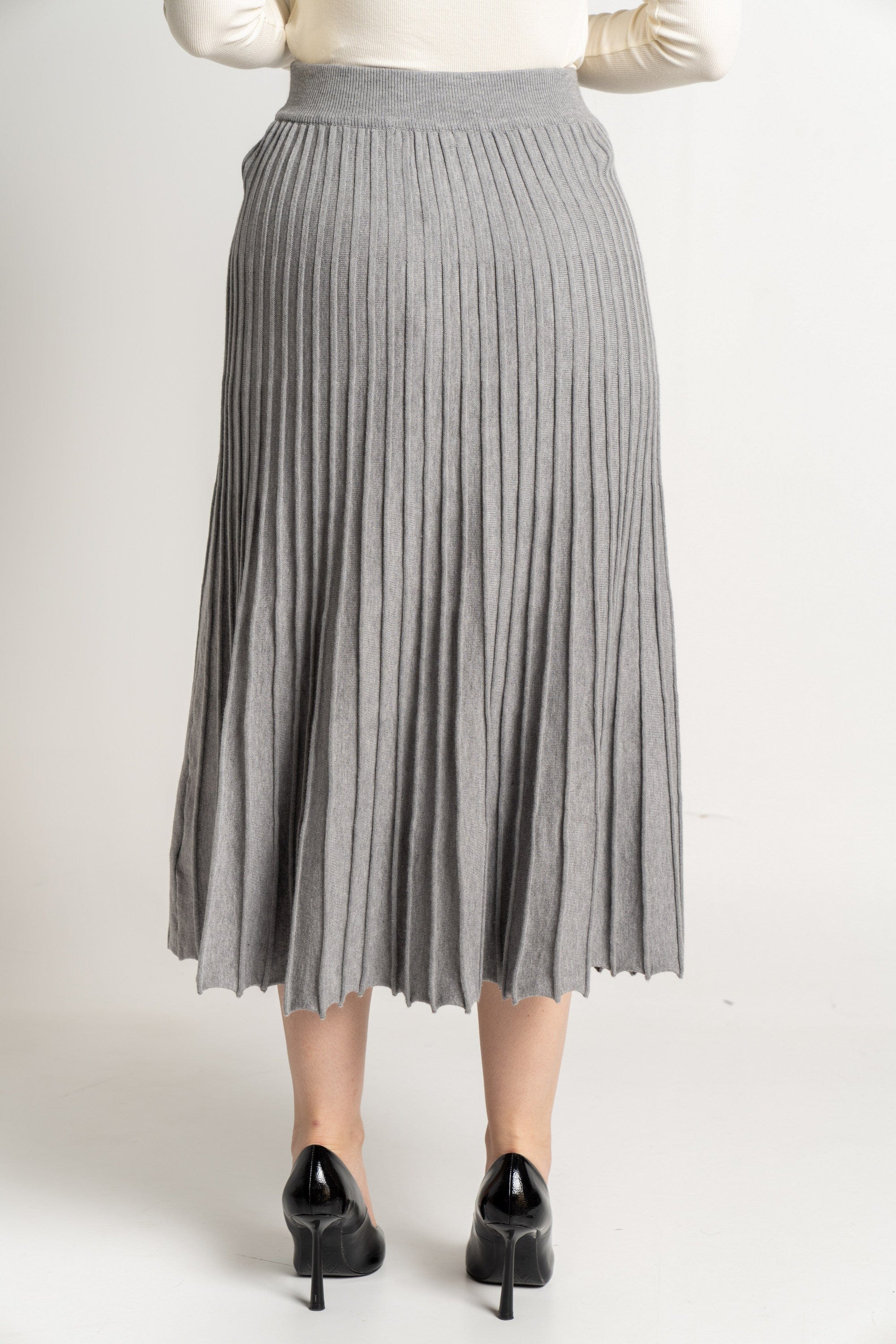 ميكا تنورة ميدى سادة مضلعة