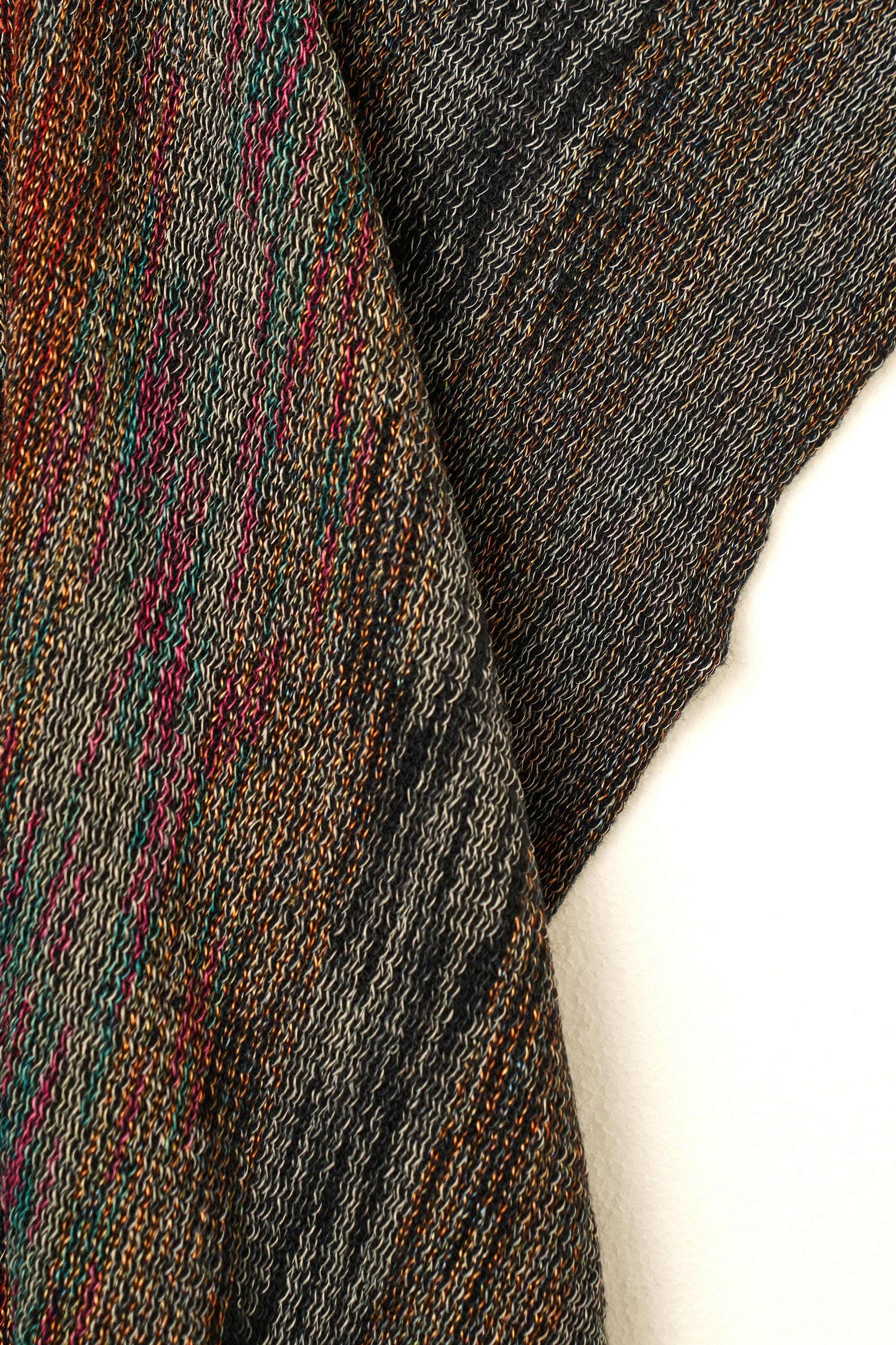 ميكا شال منقوش مزين بخيوط نسائي أسود