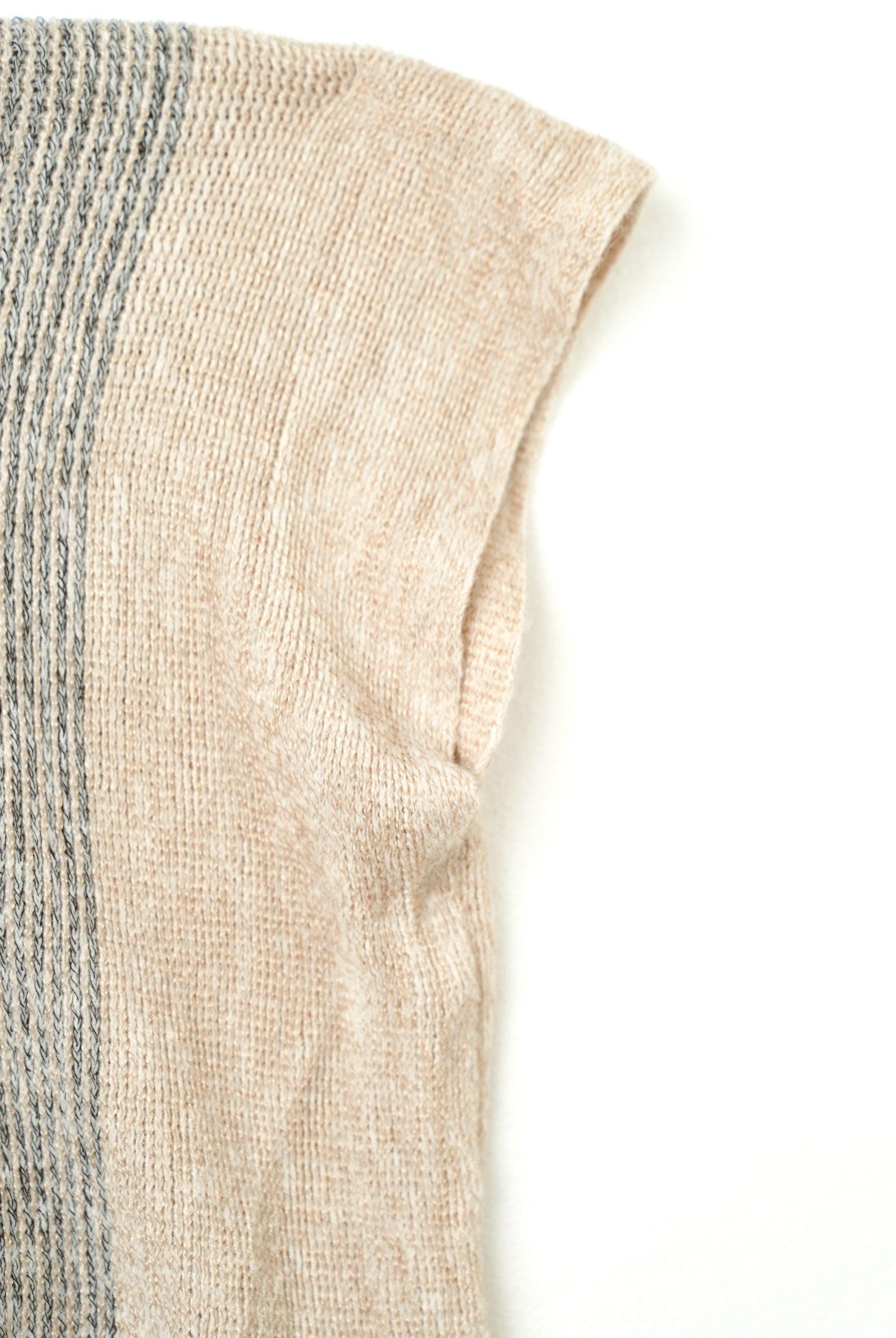 ميكا شال مزين بخيوط كاروهات واكمام قصيرة