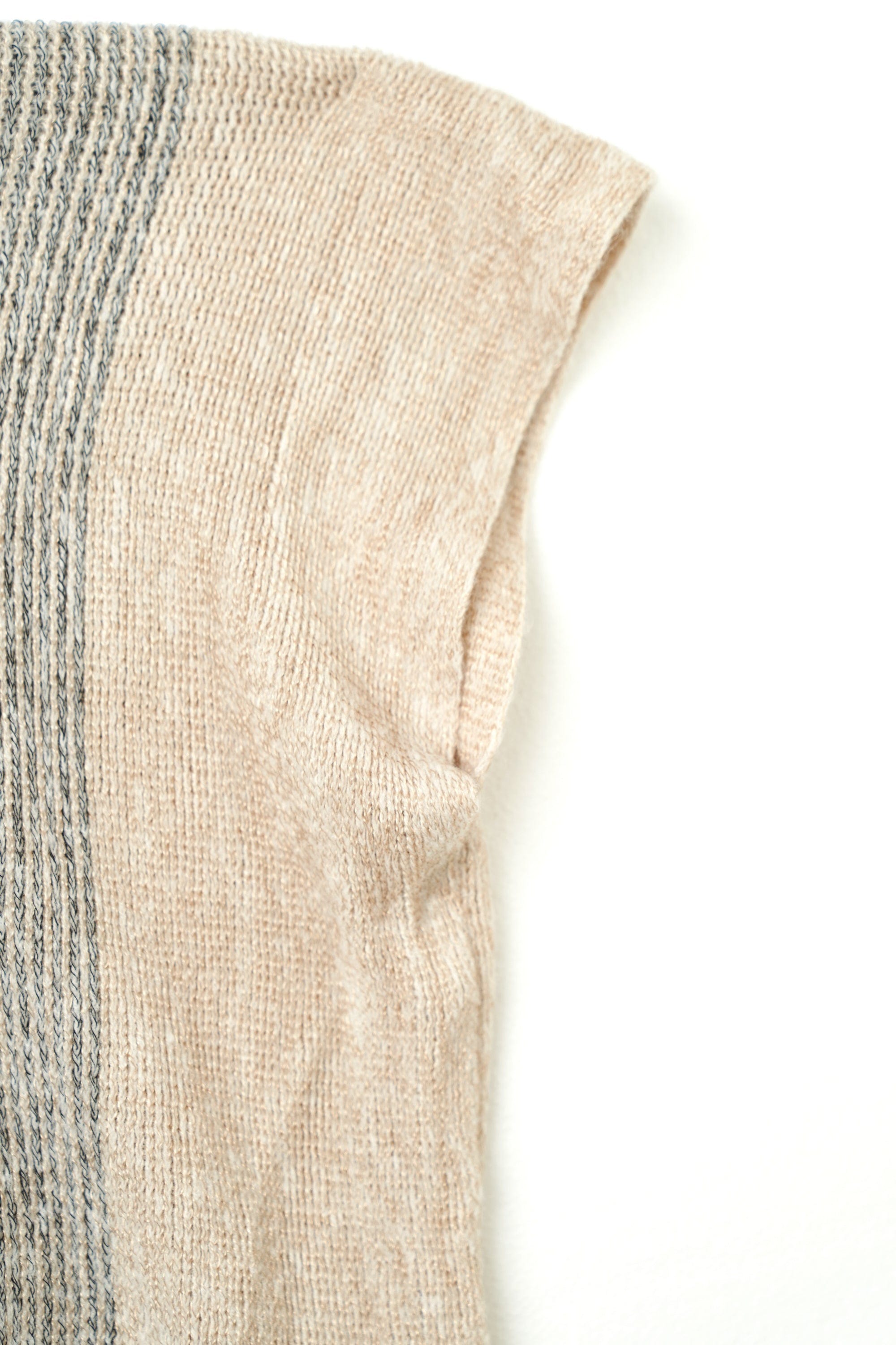 ميكا شال مزين بخيوط كاروهات واكمام قصيرة