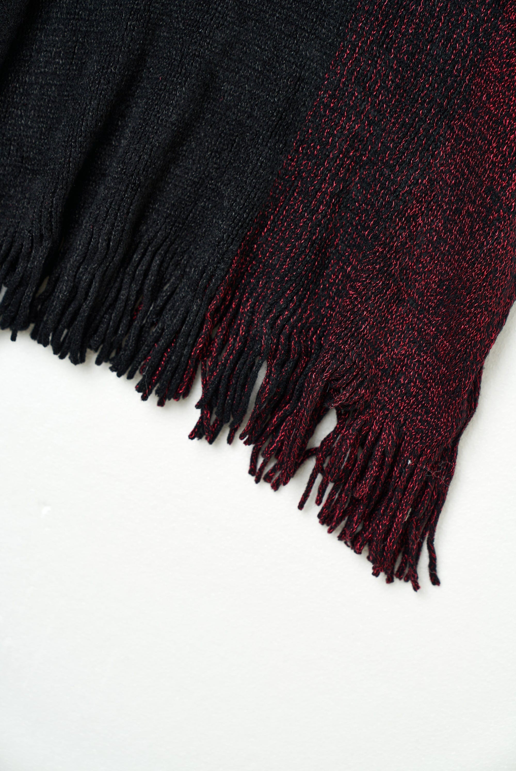 ميكا شال مزين بخيوط كاروهات واكمام قصيرة