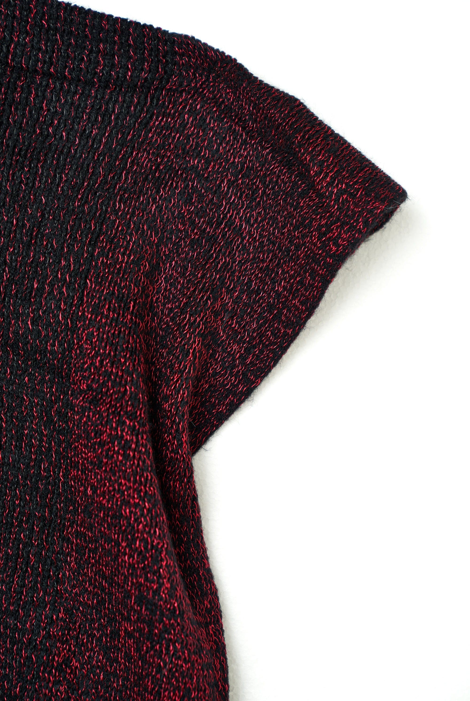 ميكا شال مزين بخيوط كاروهات واكمام قصيرة