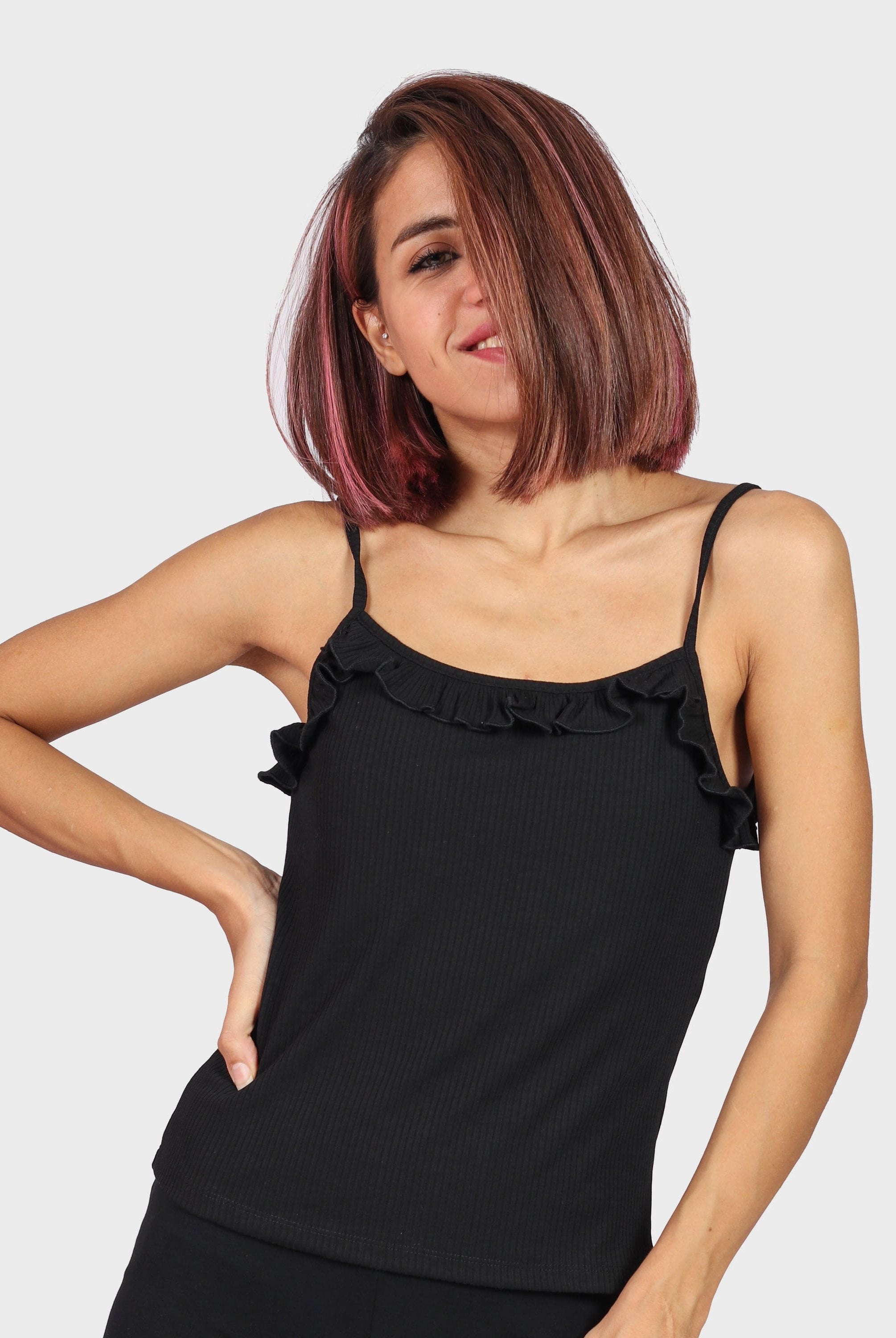 كيتشن بلوزة بحمالات رفيعة بكشكش علي الصدر