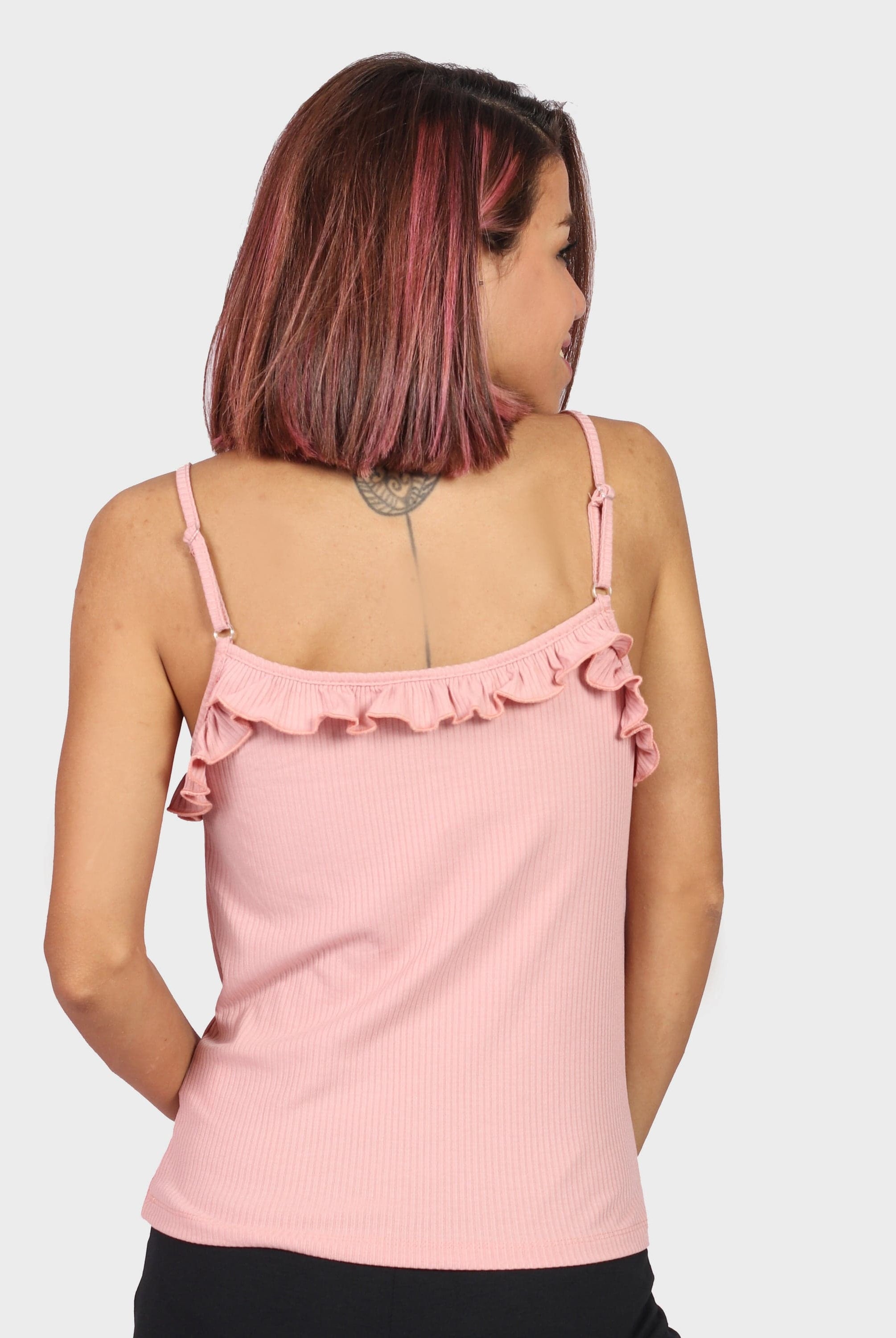 كيتشن بلوزة بحمالات رفيعة بكشكش علي الصدر