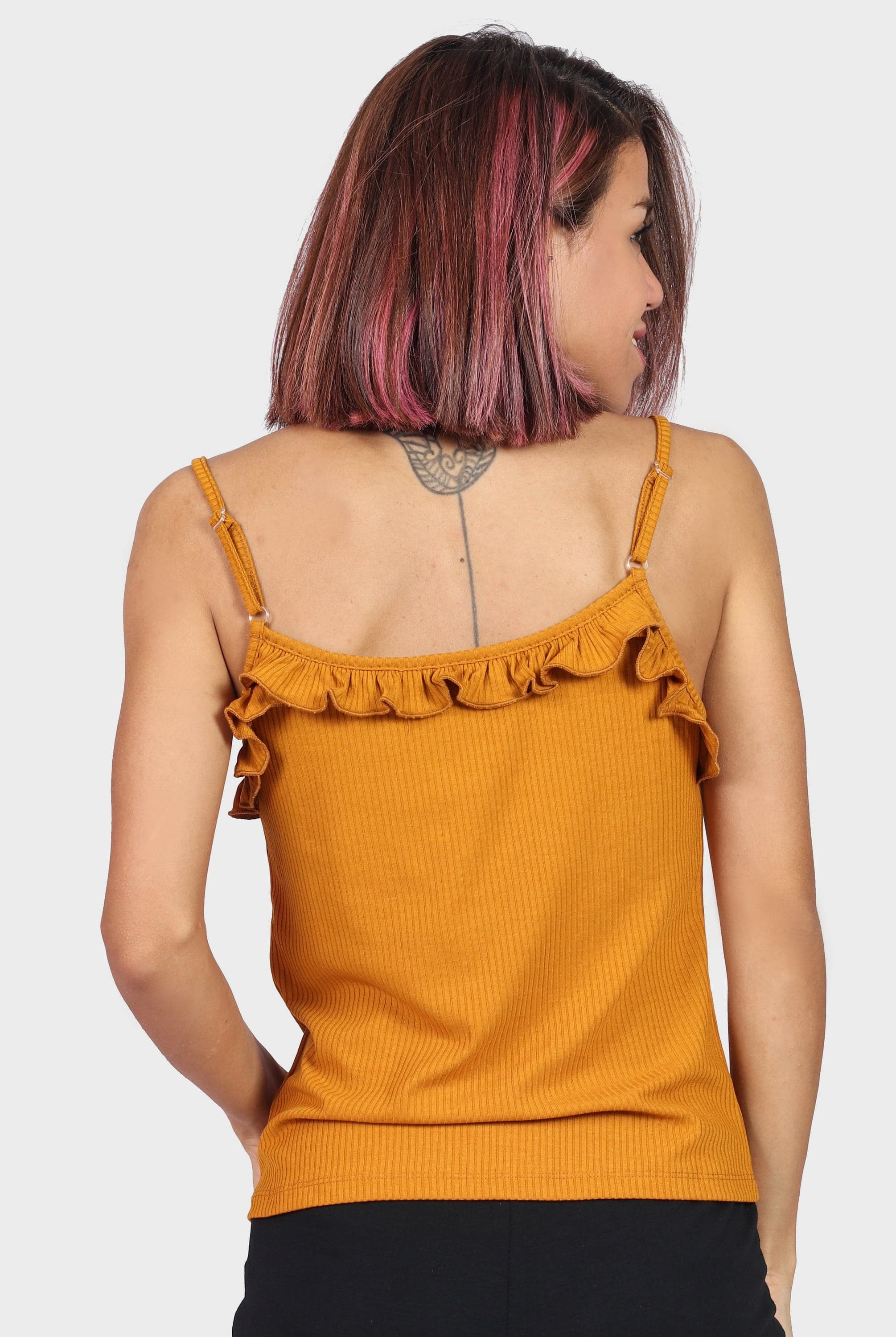 كيتشن بلوزة بحمالات رفيعة بكشكش علي الصدر